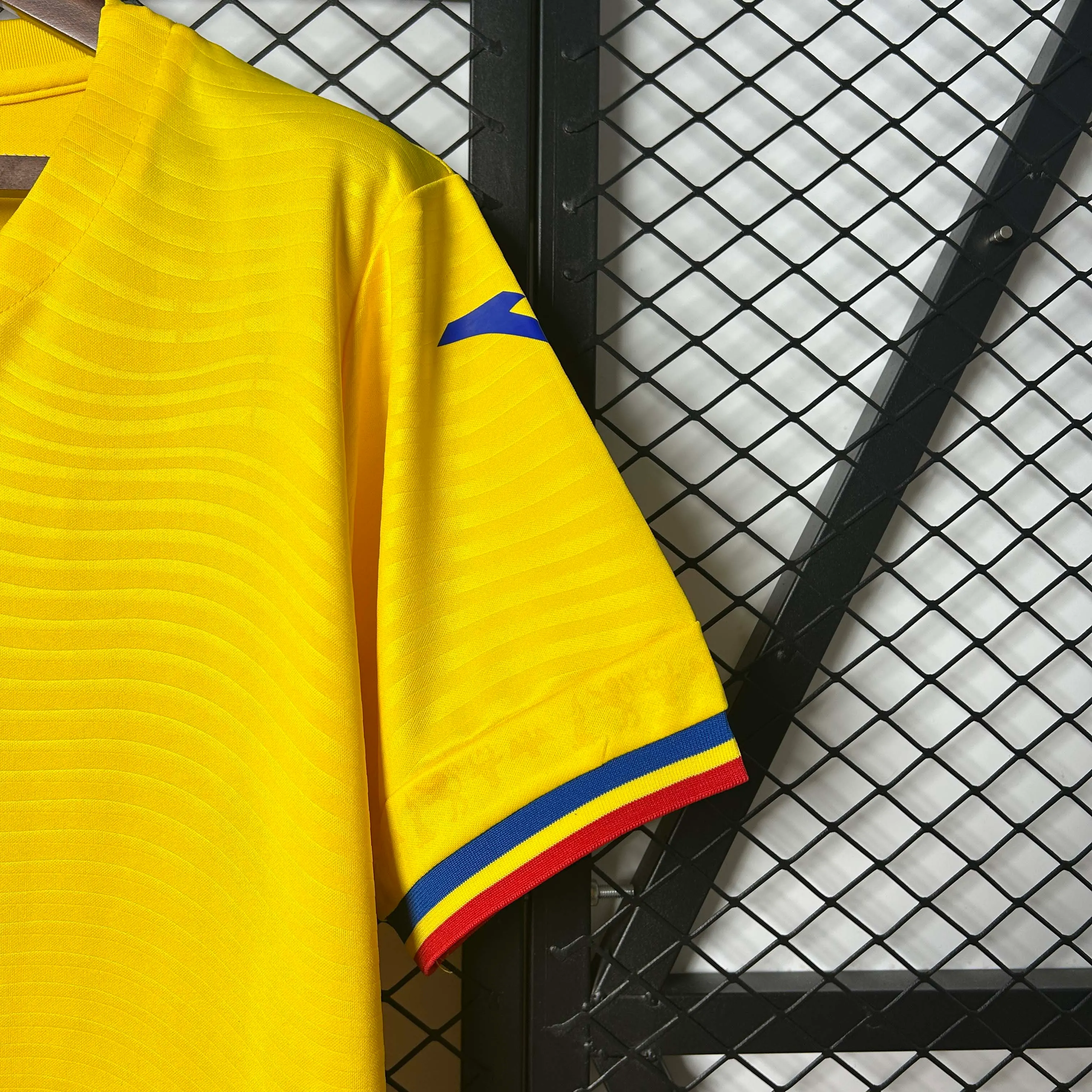 2025-2026 Romênia Casa Camisa de futebol Qualidade tailandesa 1:1 - Image 6