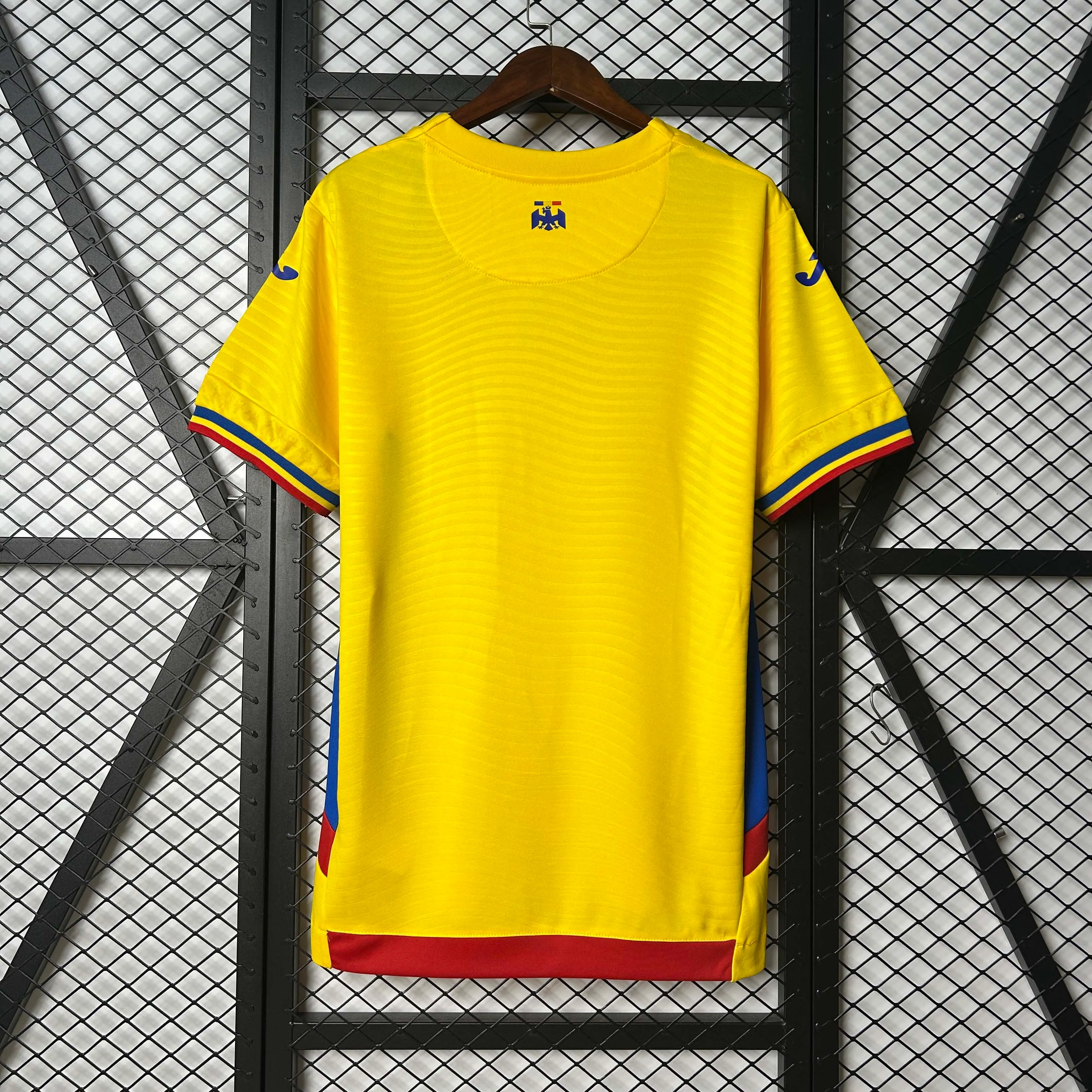 2025-2026 Romênia Casa Camisa de futebol Qualidade tailandesa 1:1 - Image 2