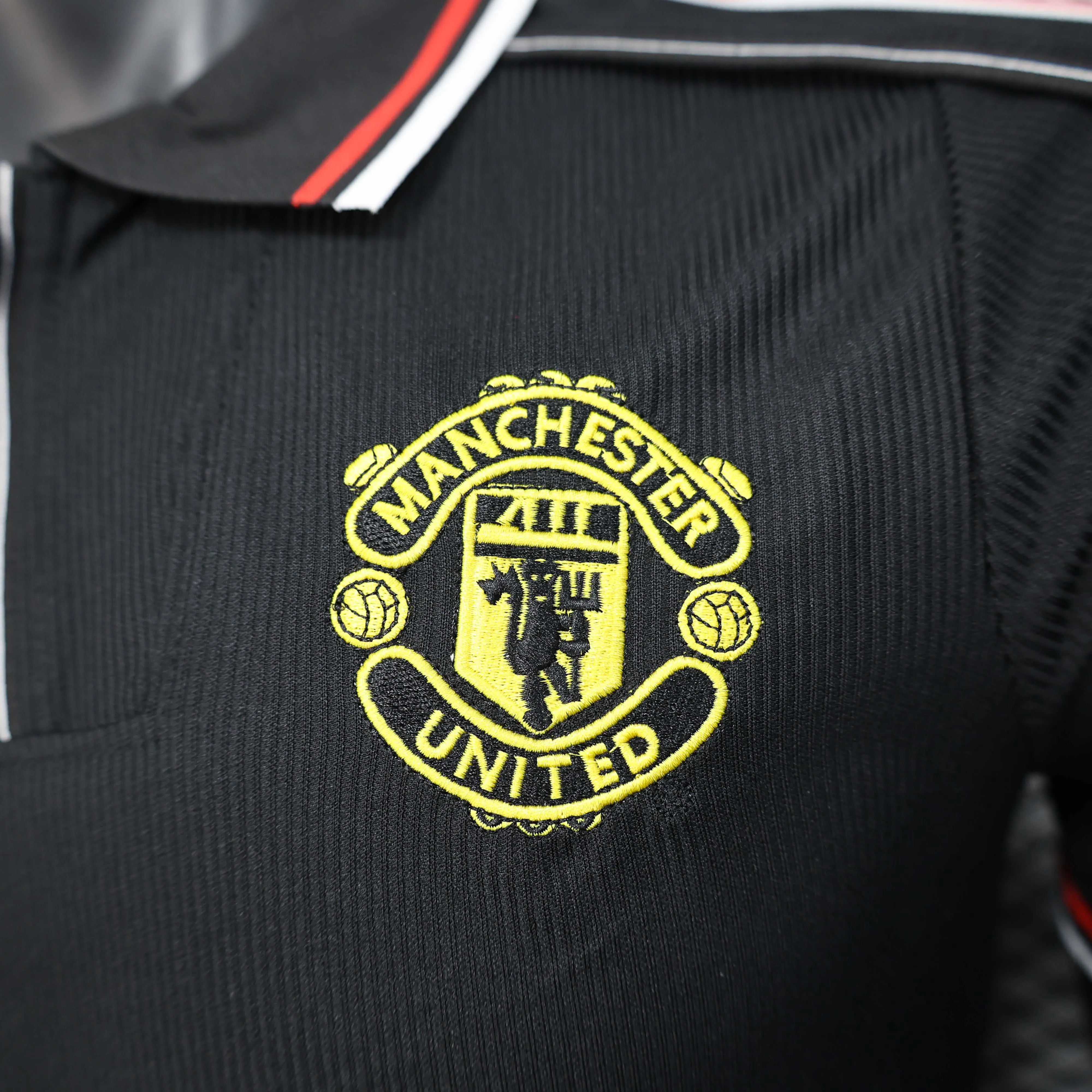 2025/2026 Игровая версия Manchester United Специальное издание Чёрный Футбольная футболка Тайское качество 1:1 — изображение 5