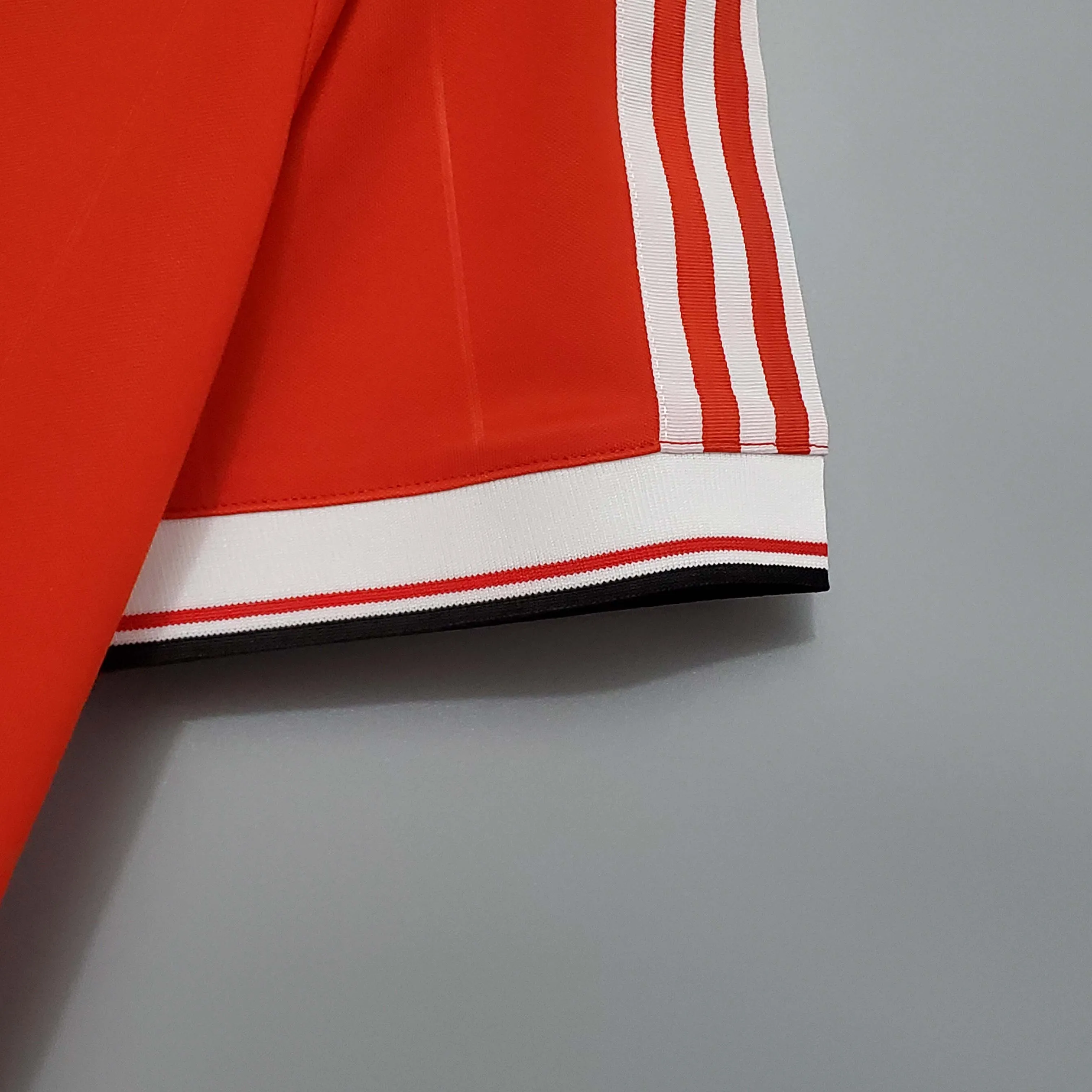 1983/1984 Retro Manchester United İç saha Futbol forması 1:1 Tayland kalitesi - Görsel 8