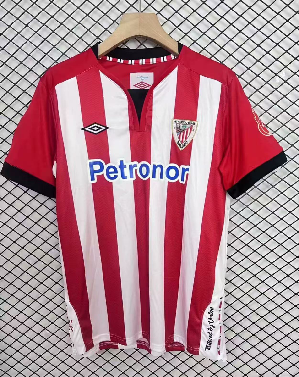 2011/2012 Retro Athletic Bilbao İç saha Futbol forması 1:1 Tayland kalitesi