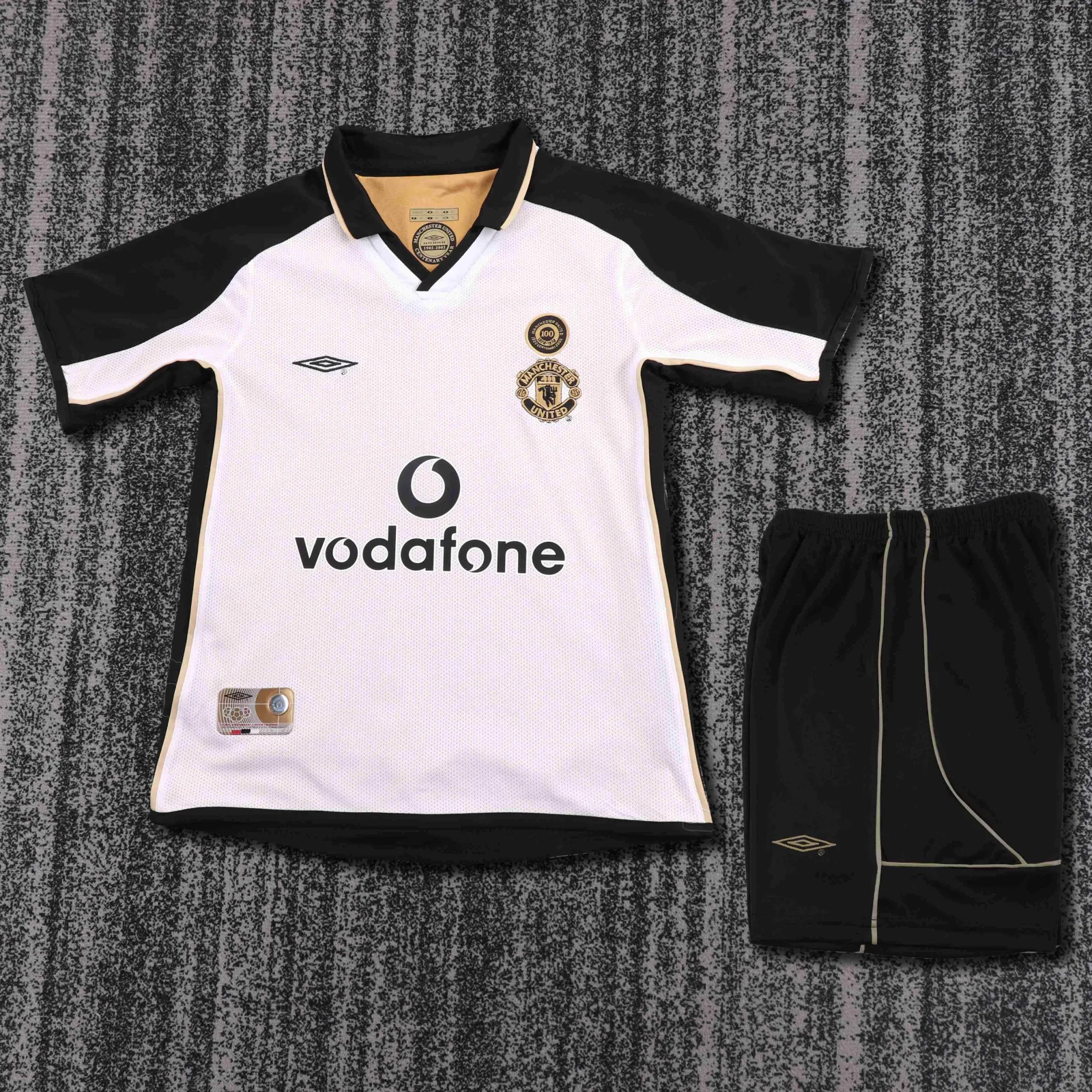 2001-2002 Retro Manchester United 100th Edizione anniversario Maglia da calcio Qualità thai 1:1 Taglia bambino
