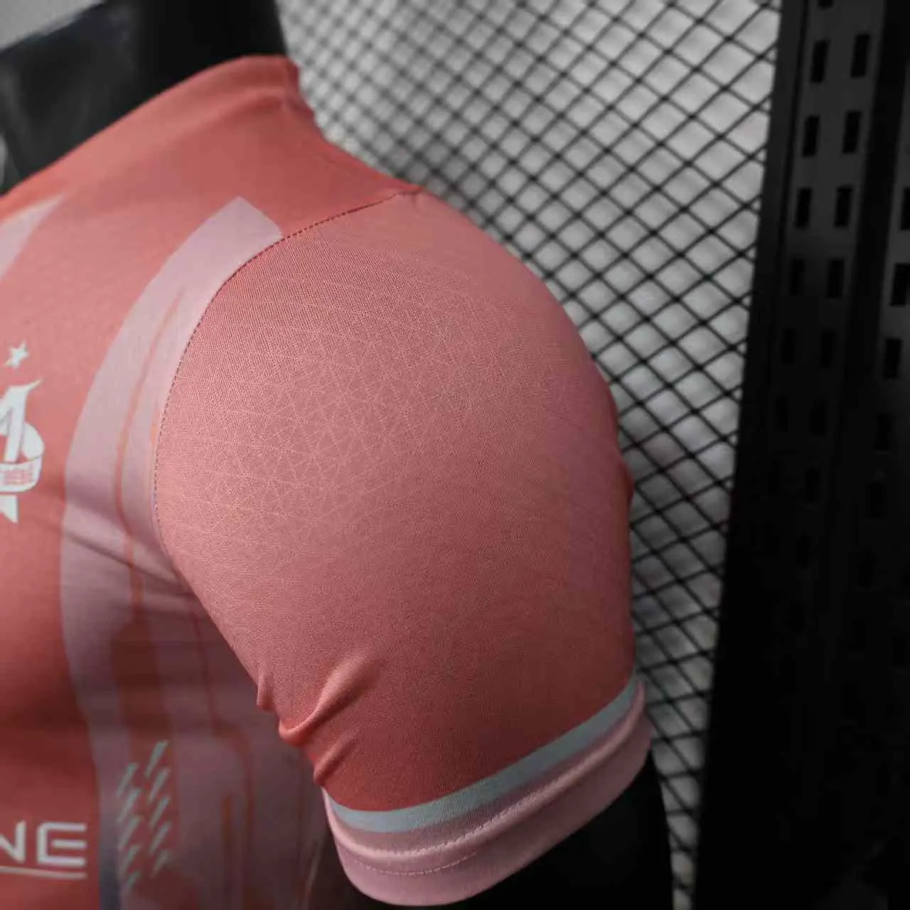 2025/2026 Oyuncu versiyonu Olympique de Marseille Özel sürüm Pembe Futbol forması 1:1 Tayland kalitesi - Görsel 7