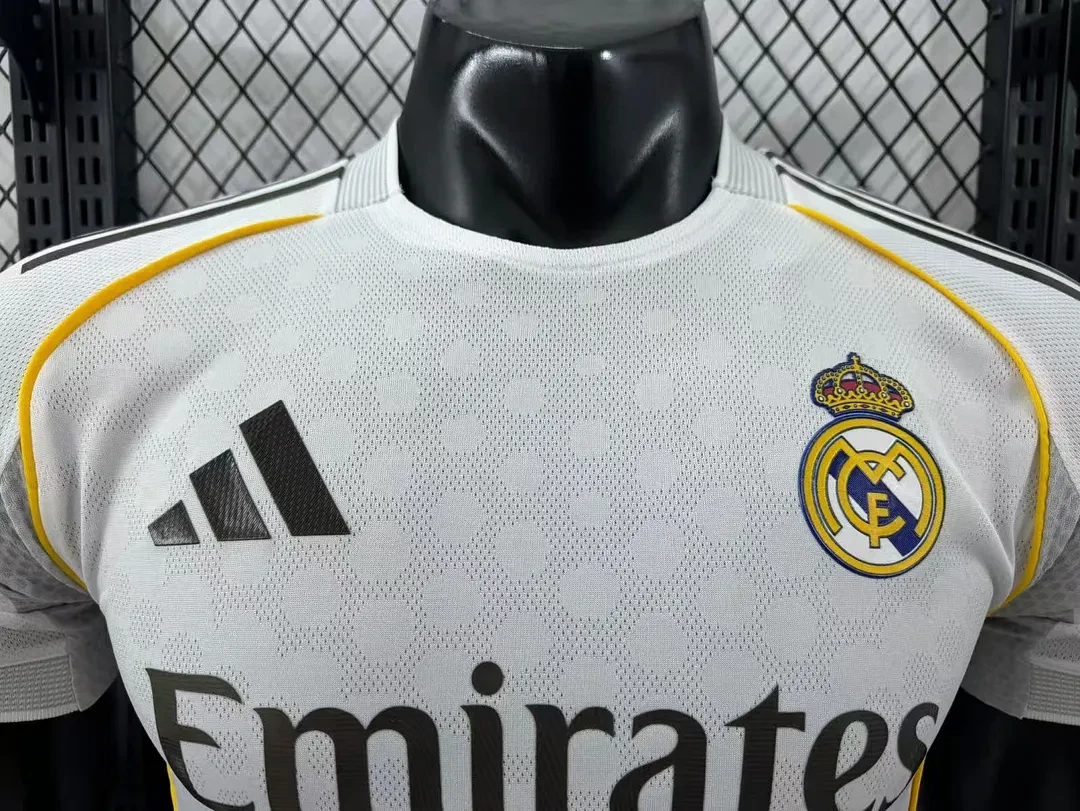2025/2026 Version joueur Real Madrid Domicile Maillot de football Qualité thaï 1:1 – Image 4