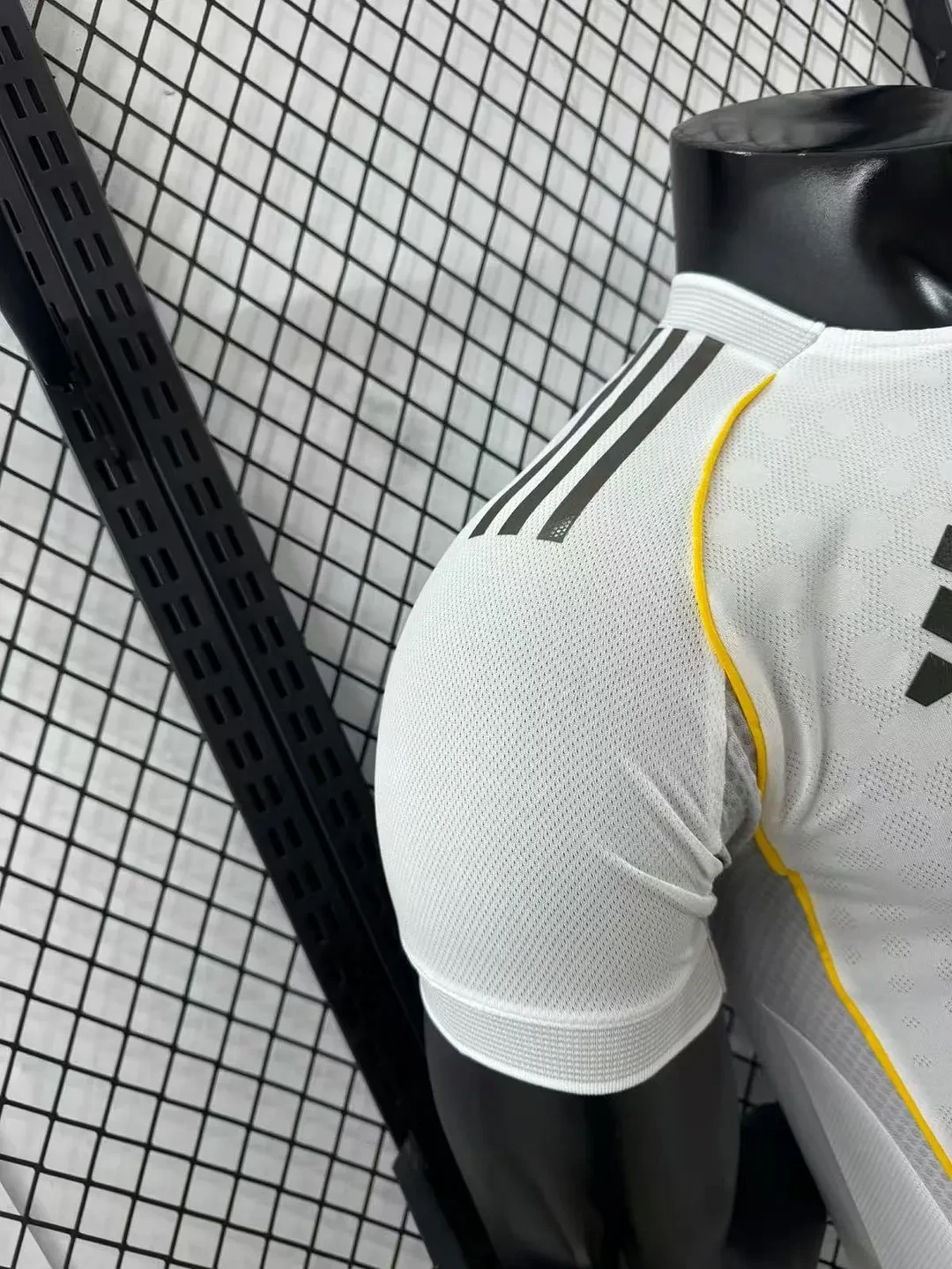 2025/2026 Version joueur Real Madrid Domicile Maillot de football Qualité thaï 1:1 – Image 7