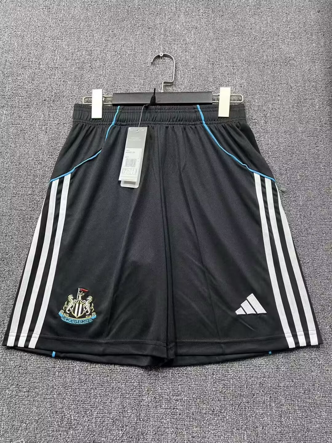 2025/2026 Newcastle United Heim Shorts 1:1 Thai-Qualität