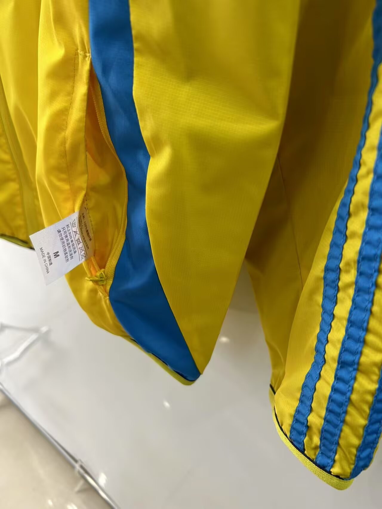 2025/2026 Barcelona Reversible Chaqueta cortavientos Amarillo y Azul Camiseta de fútbol Calidad tailandesa 1:1 - Imagen 6