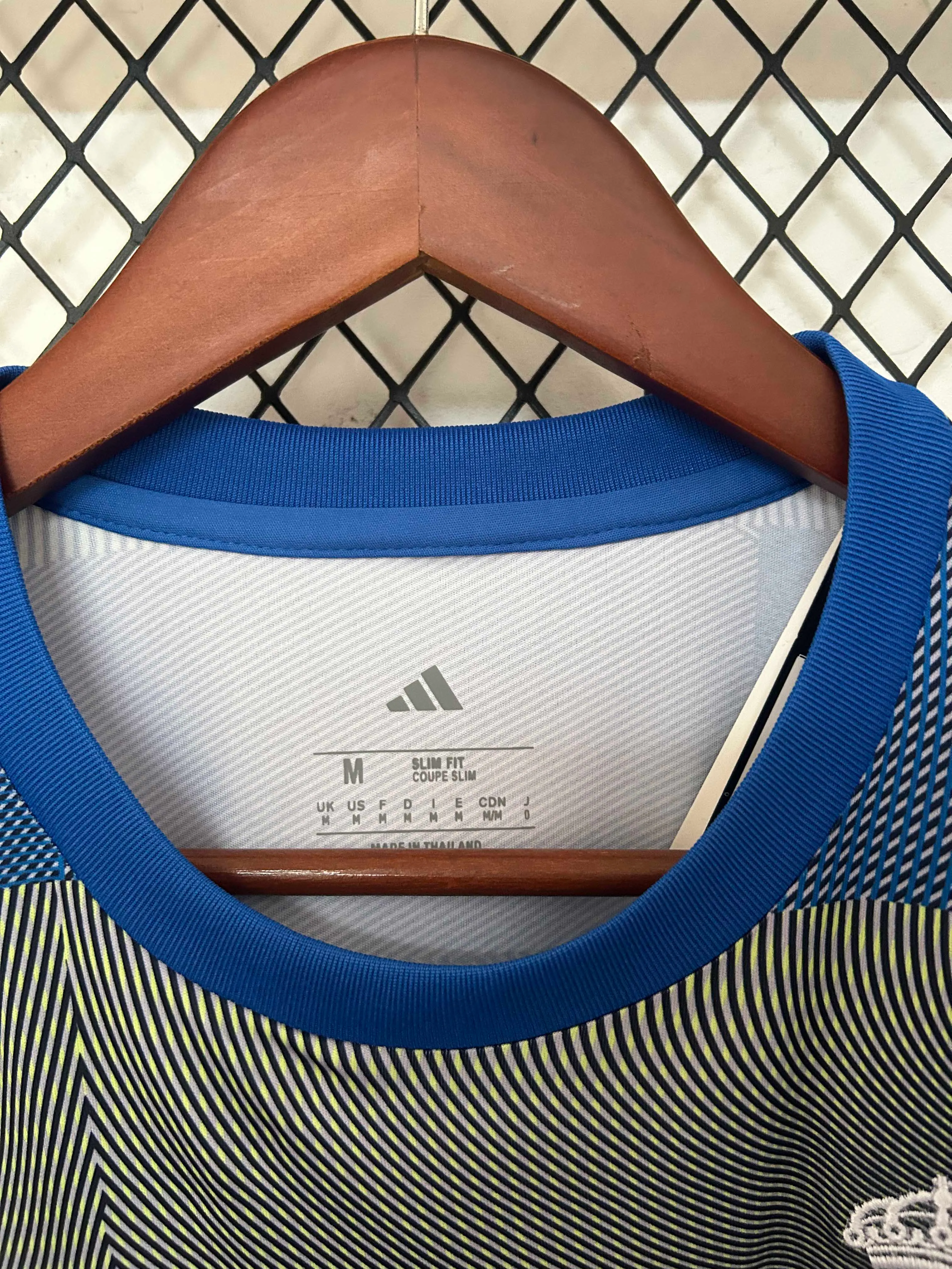 2025/2026 Real Madrid Pré-jogo Treino Uniforme Camisa de futebol Qualidade tailandesa 1:1 - Image 3