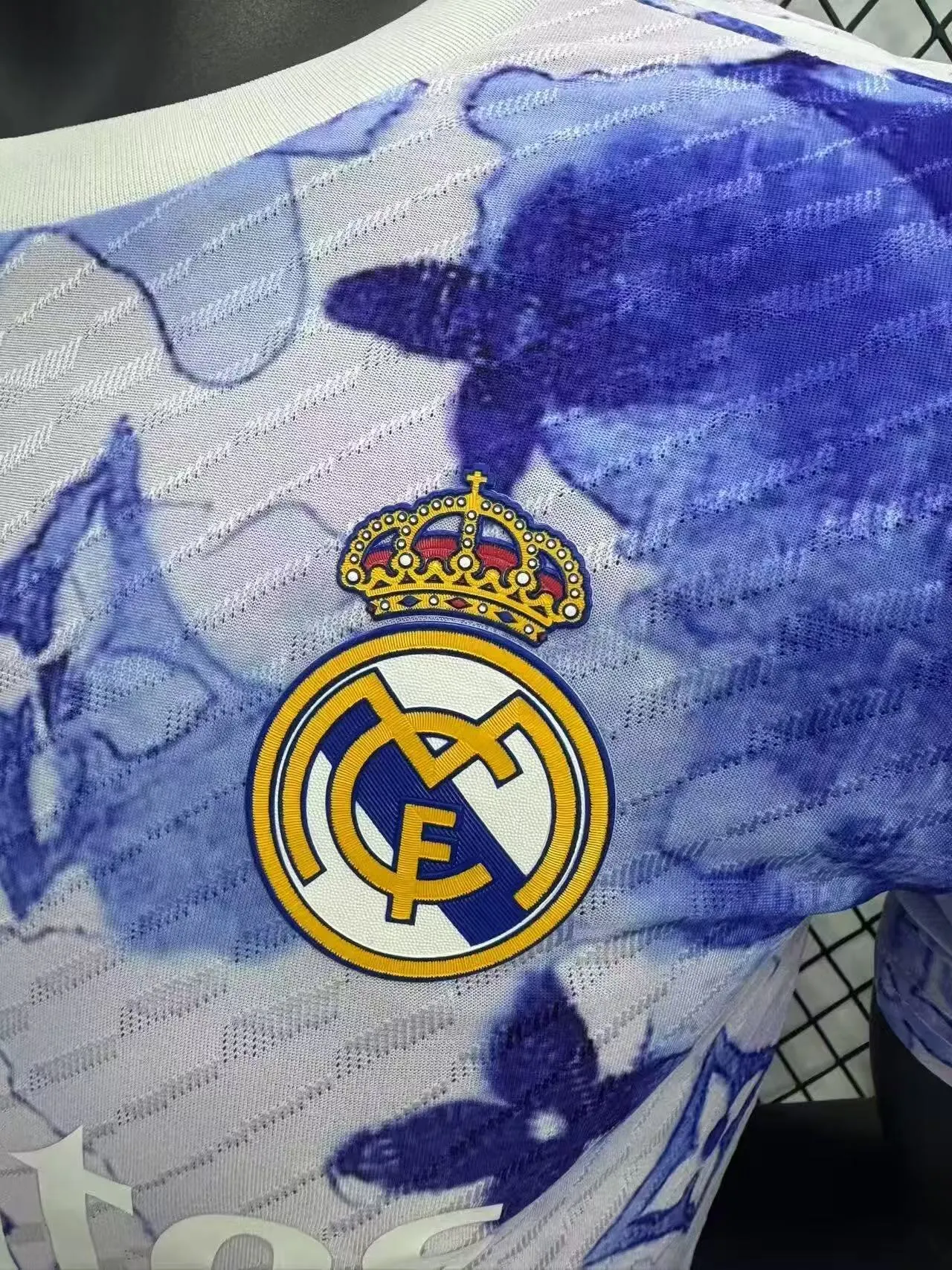 2025/2026 Игровая версия Real Madrid Lv Коллаборация Издание Футбольная футболка Тайское качество 1:1 — изображение 5