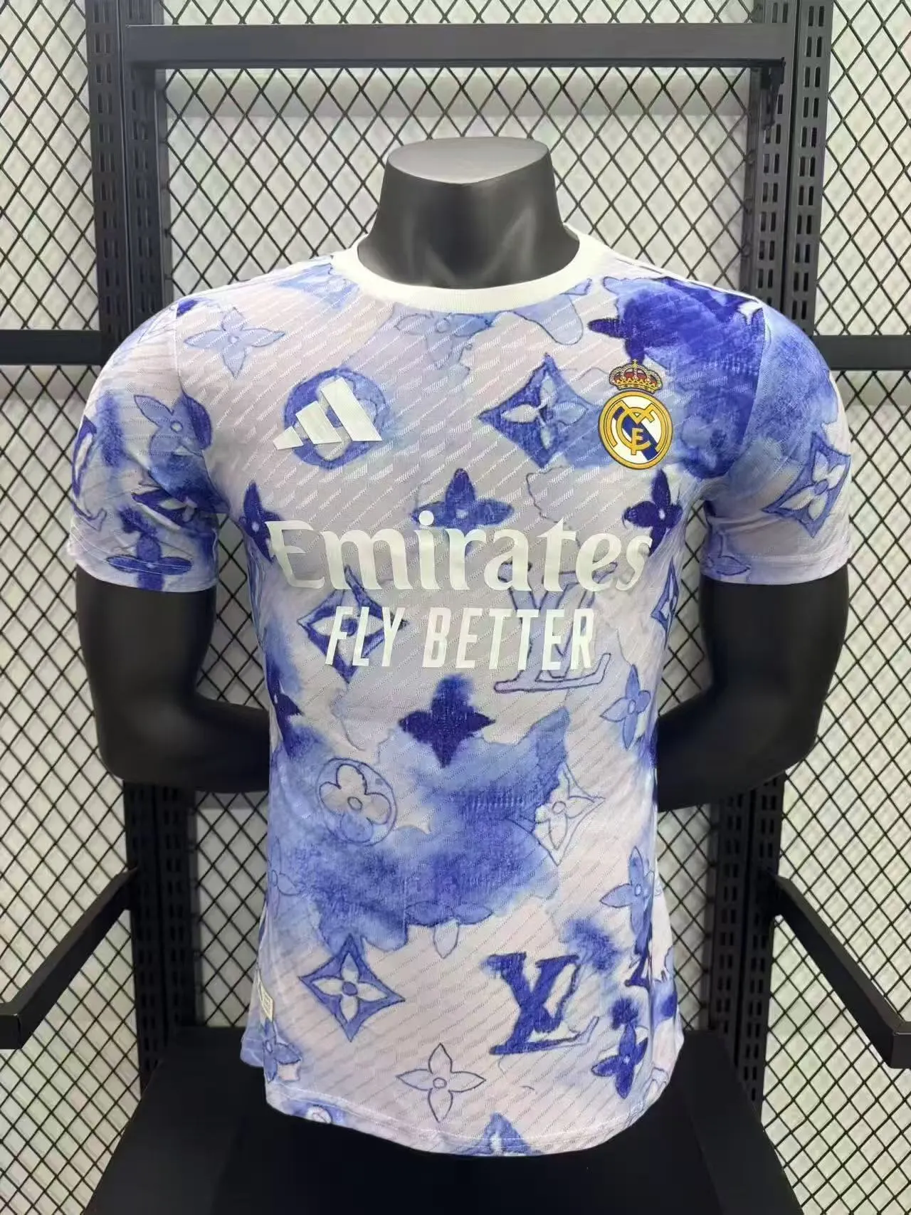2025/2026 Игровая версия Real Madrid Lv Коллаборация Издание Футбольная футболка Тайское качество 1:1