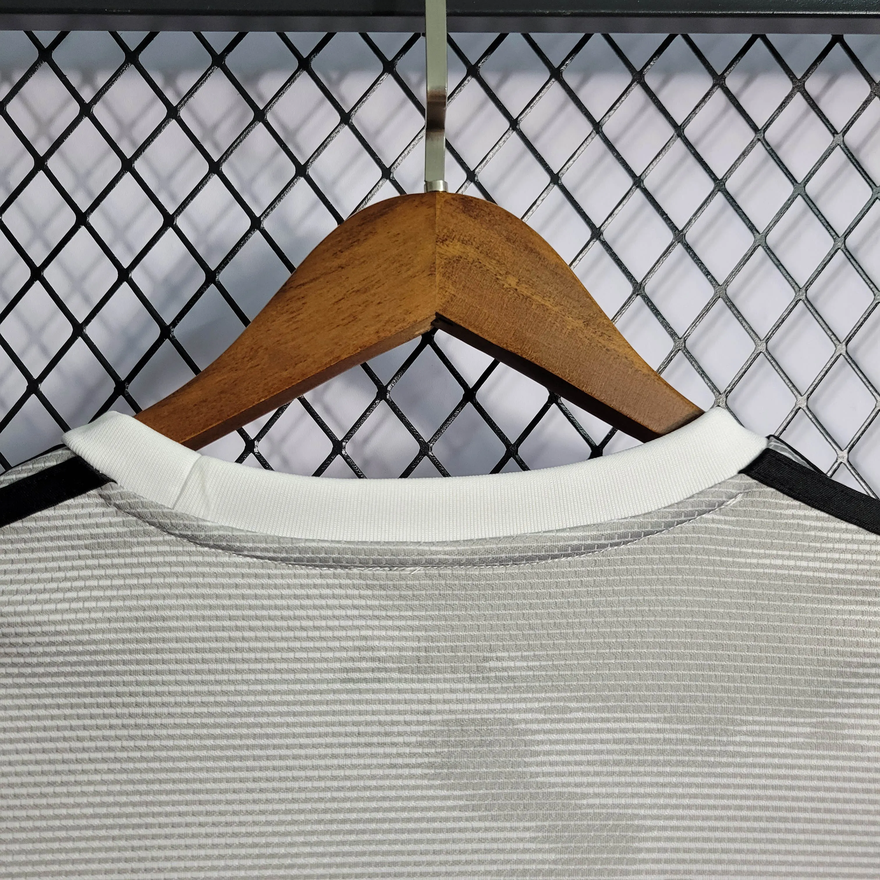 2019/2020 Retrô Juventus Edição Preto e Branco Stripes Camisa de futebol Qualidade tailandesa 1:1 - Image 6