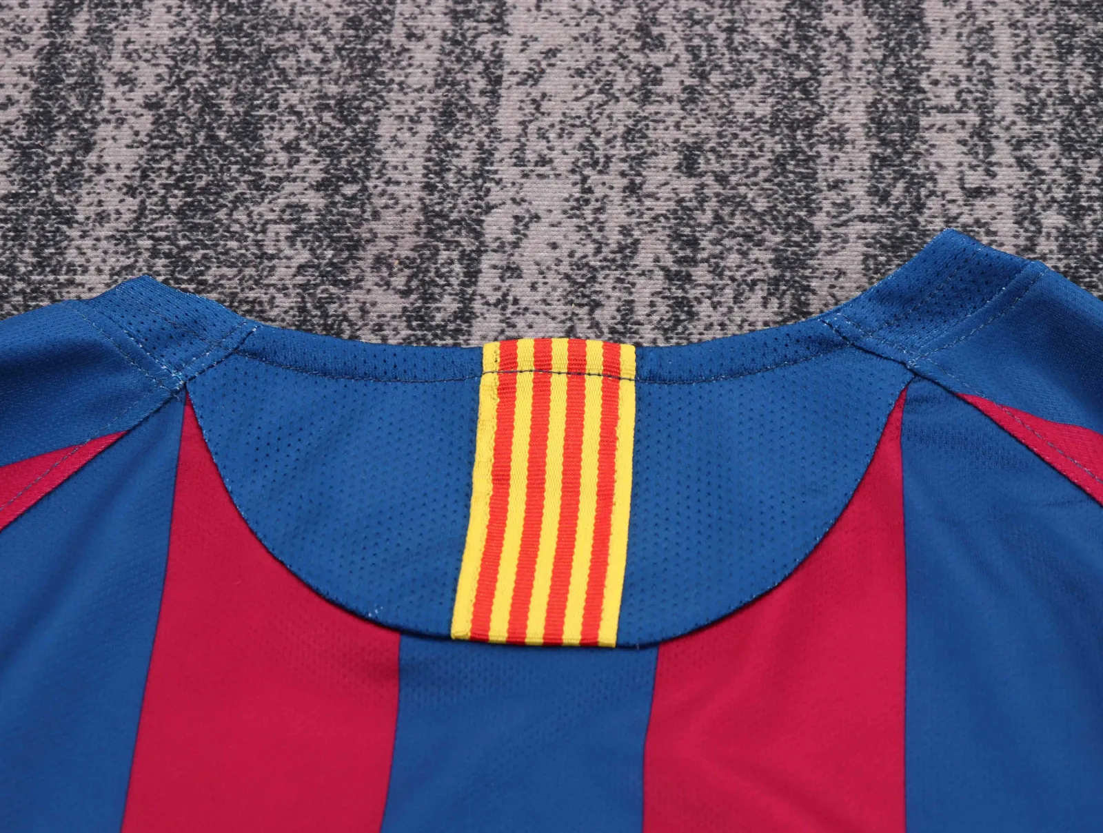 2005-2006 Retro Long Sleeve Barcelona Home Football Shirt 1:1 Thai Quality Kids Size - Image 5