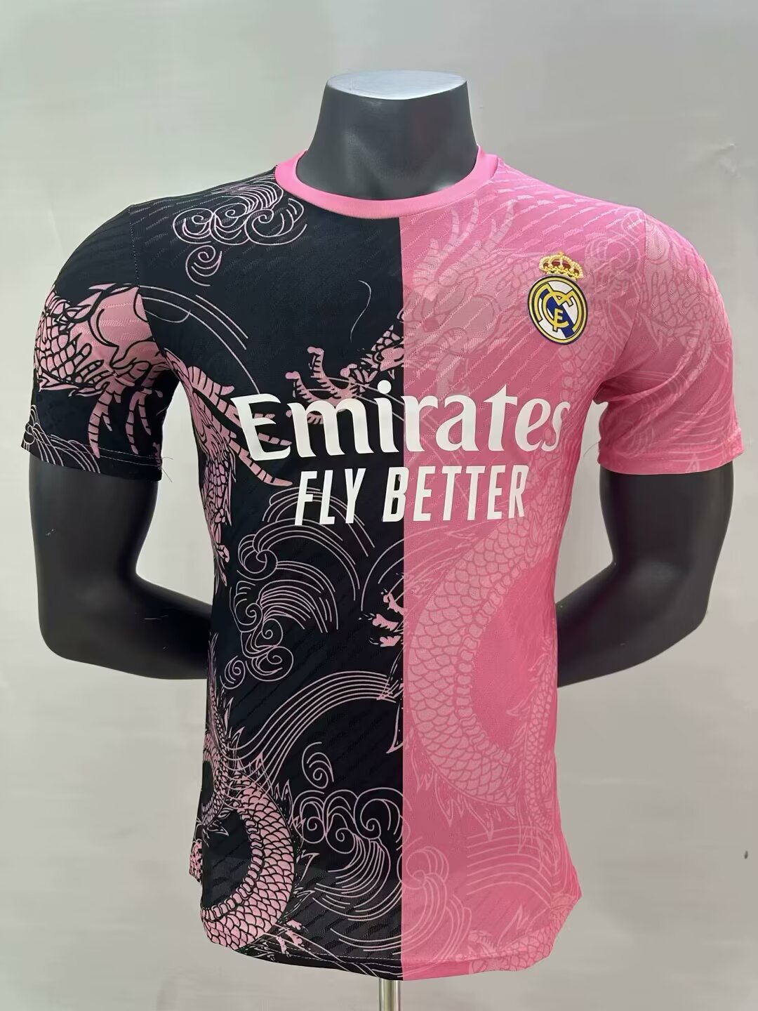 2025/2026 Versión jugador Real Madrid Dragon Pattern Rosa y Negro Camiseta de fútbol Calidad tailandesa 1:1