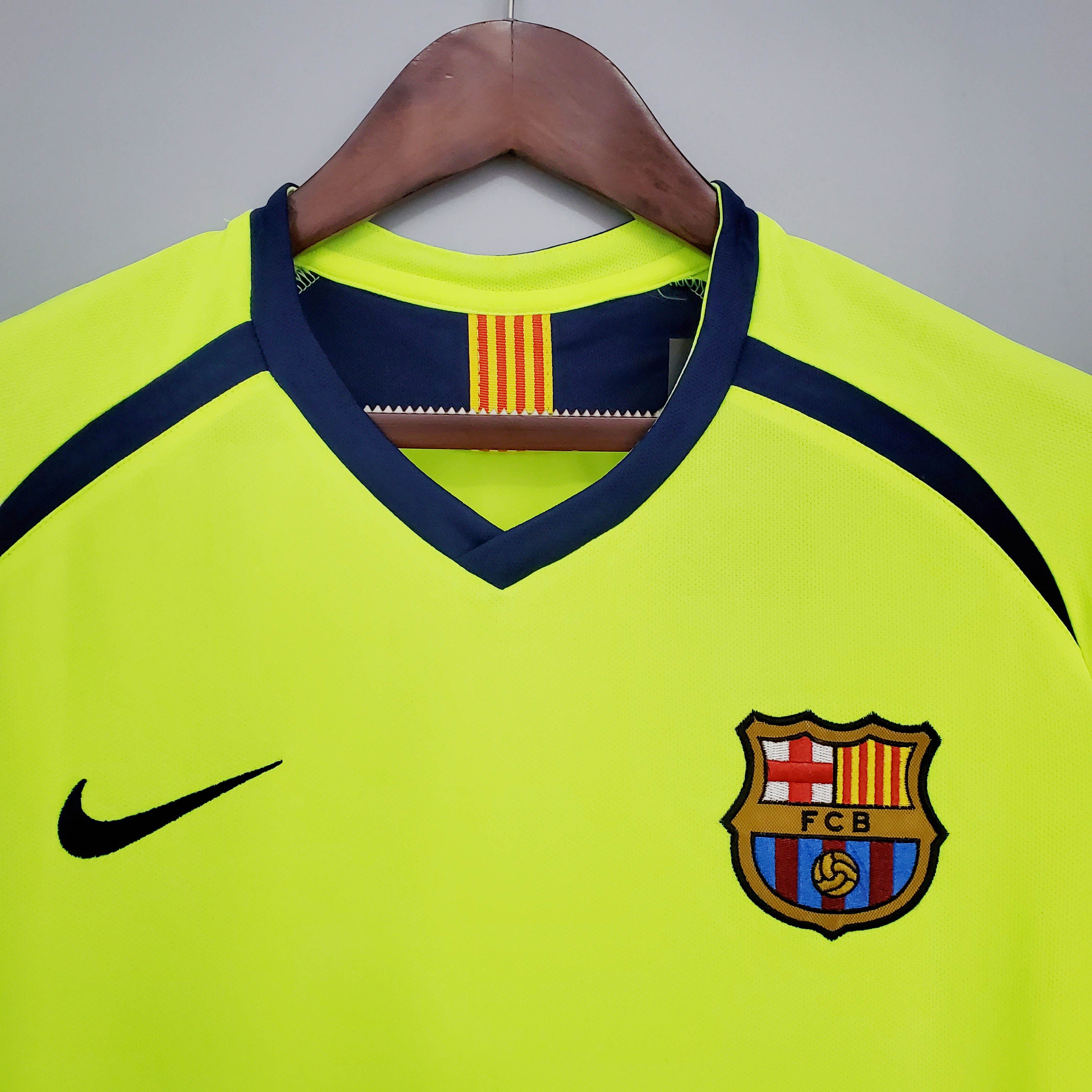 2005/2006 Retro Barcelona Deplasman Futbol forması 1:1 Tayland kalitesi - Görsel 3