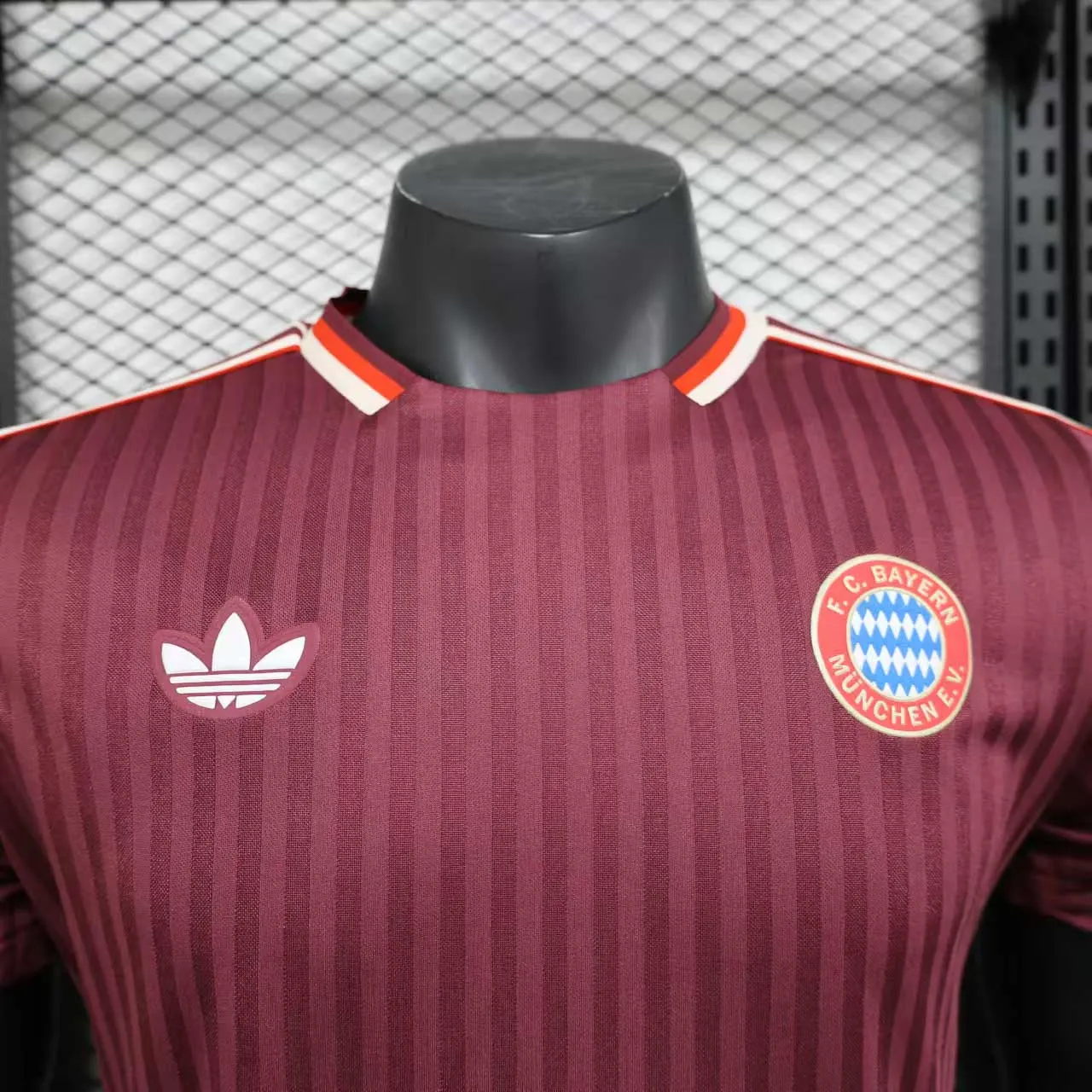 2025/2026 Oyuncu versiyonu Bayern Munich Özel sürüm Futbol forması 1:1 Tayland kalitesi - Görsel 3