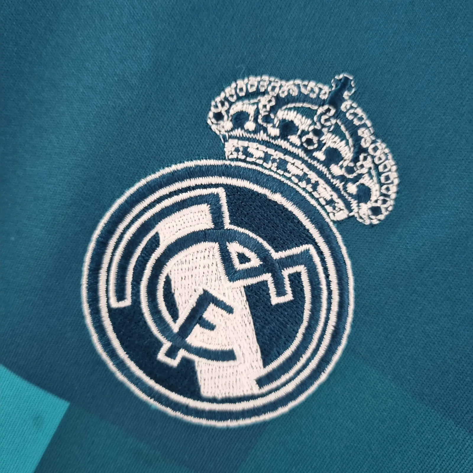 2017/2018 Retro Real Madrid Third Away - Image 6