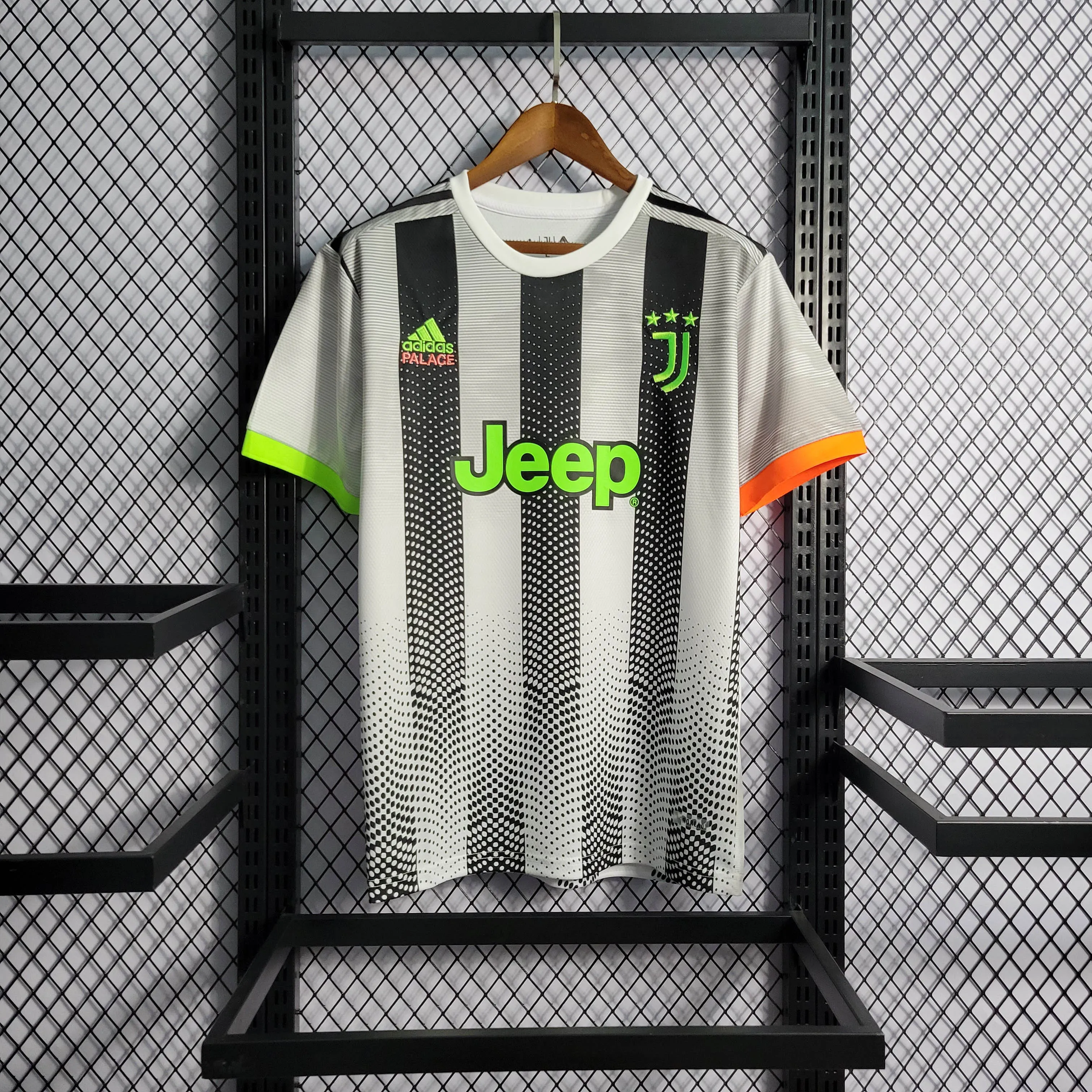 2019/2020 Retrô Juventus Edição Preto e Branco Stripes Camisa de futebol Qualidade tailandesa 1:1