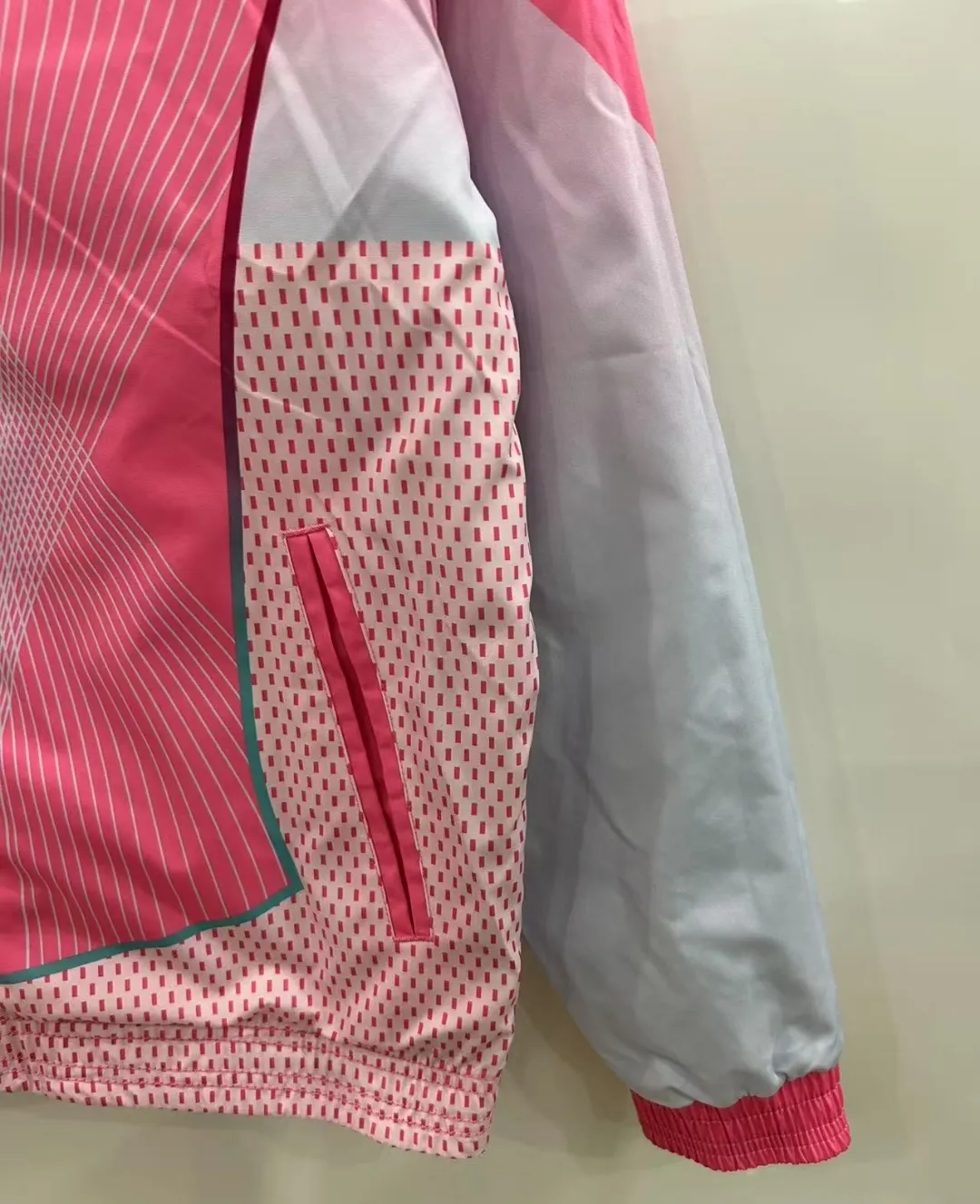 2025/2026 Barcelona Ters çevrilebilir Rüzgarlık Mavi ve Pembe Futbol forması 1:1 Tayland kalitesi - Görsel 10