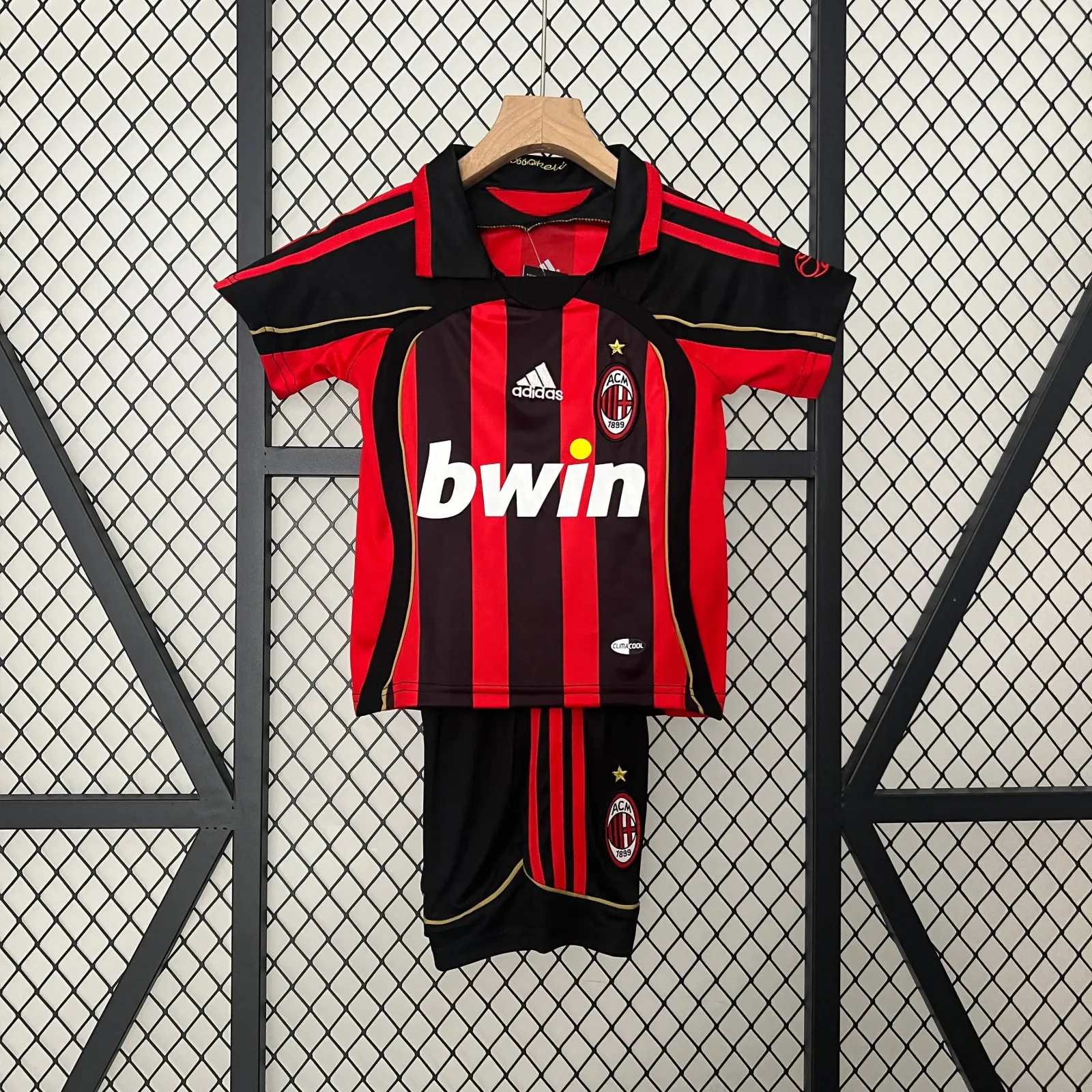 2006/2007 Ретро AC Milan Домашняя Футбольная футболка Тайское качество 1:1 Детский размер