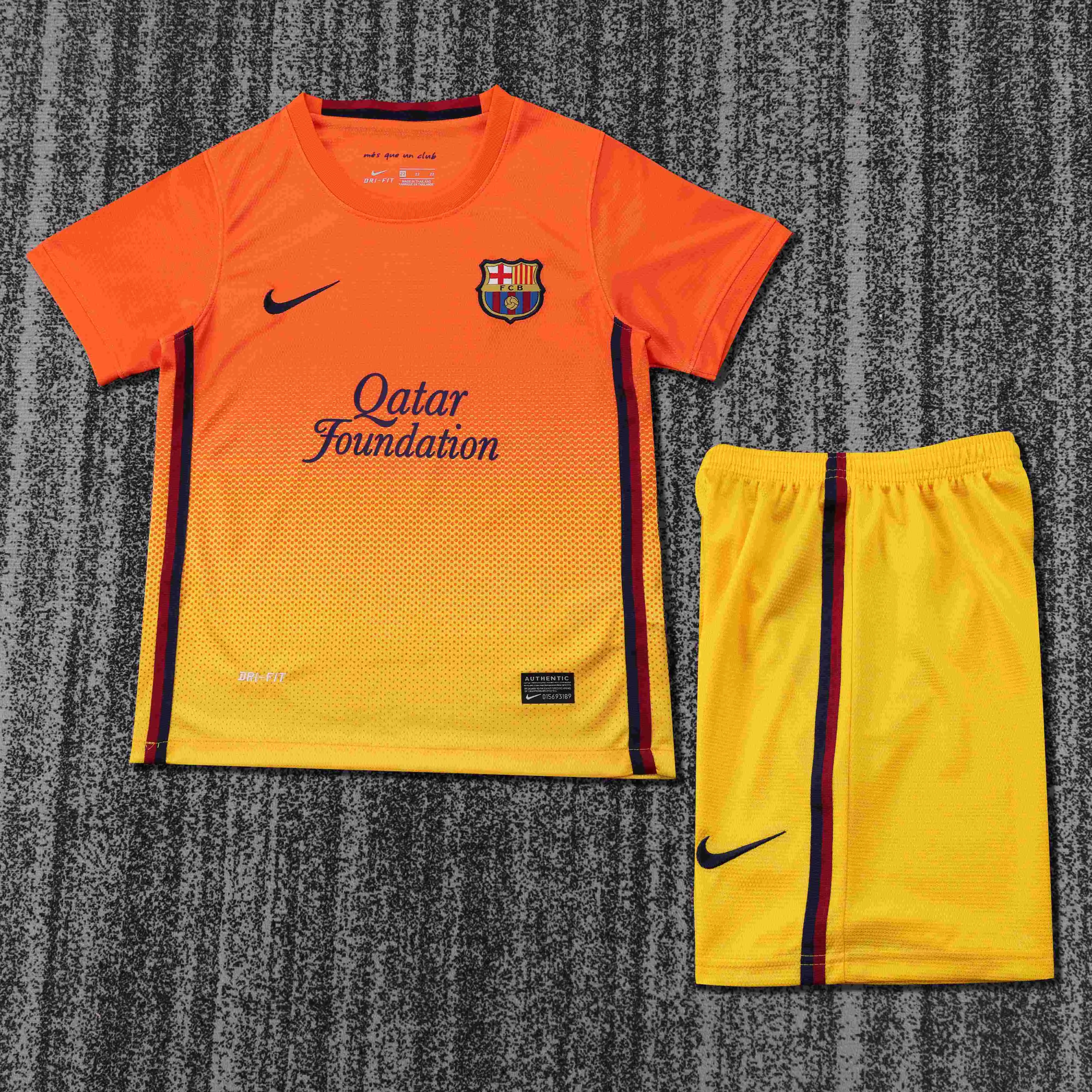 2012/2013 Retrô Barcelona Fora Camisa de futebol Qualidade tailandesa 1:1 Tamanho infantil