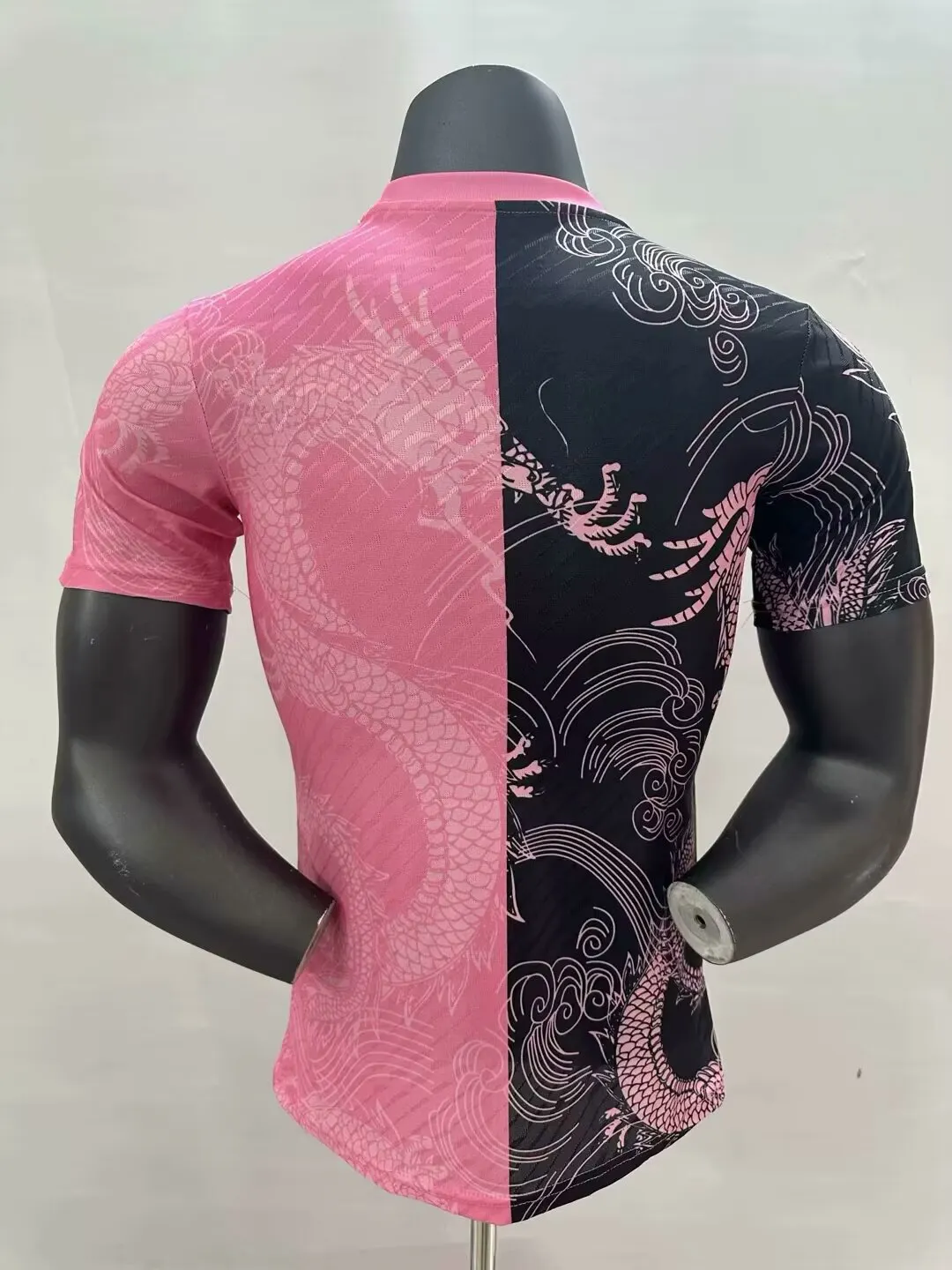 2025/2026 Versión jugador Real Madrid Dragon Pattern Rosa y Negro Camiseta de fútbol Calidad tailandesa 1:1 - Imagen 2