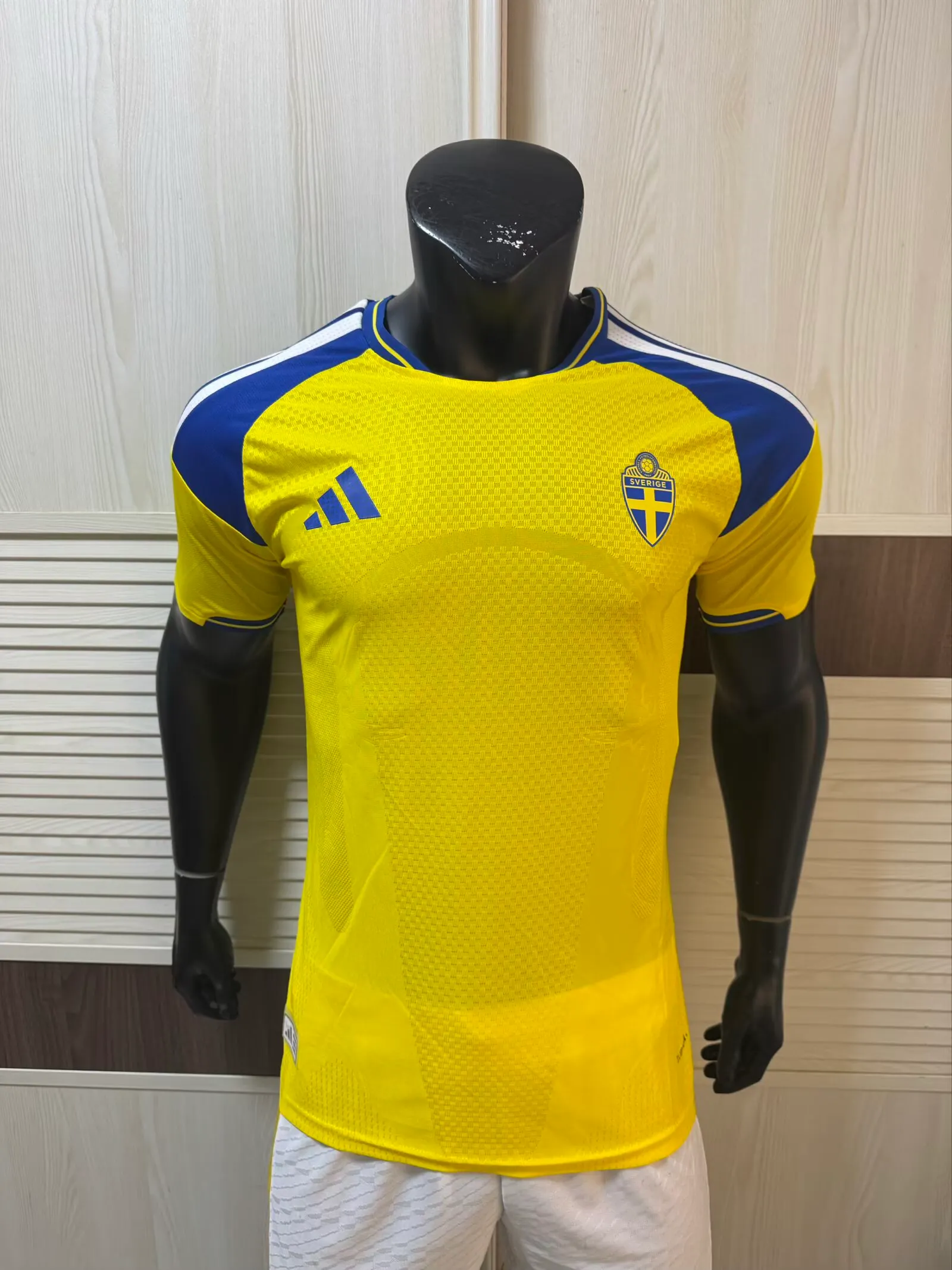2026 Version joueur Suède Domicile Maillot de football Qualité thaï 1:1