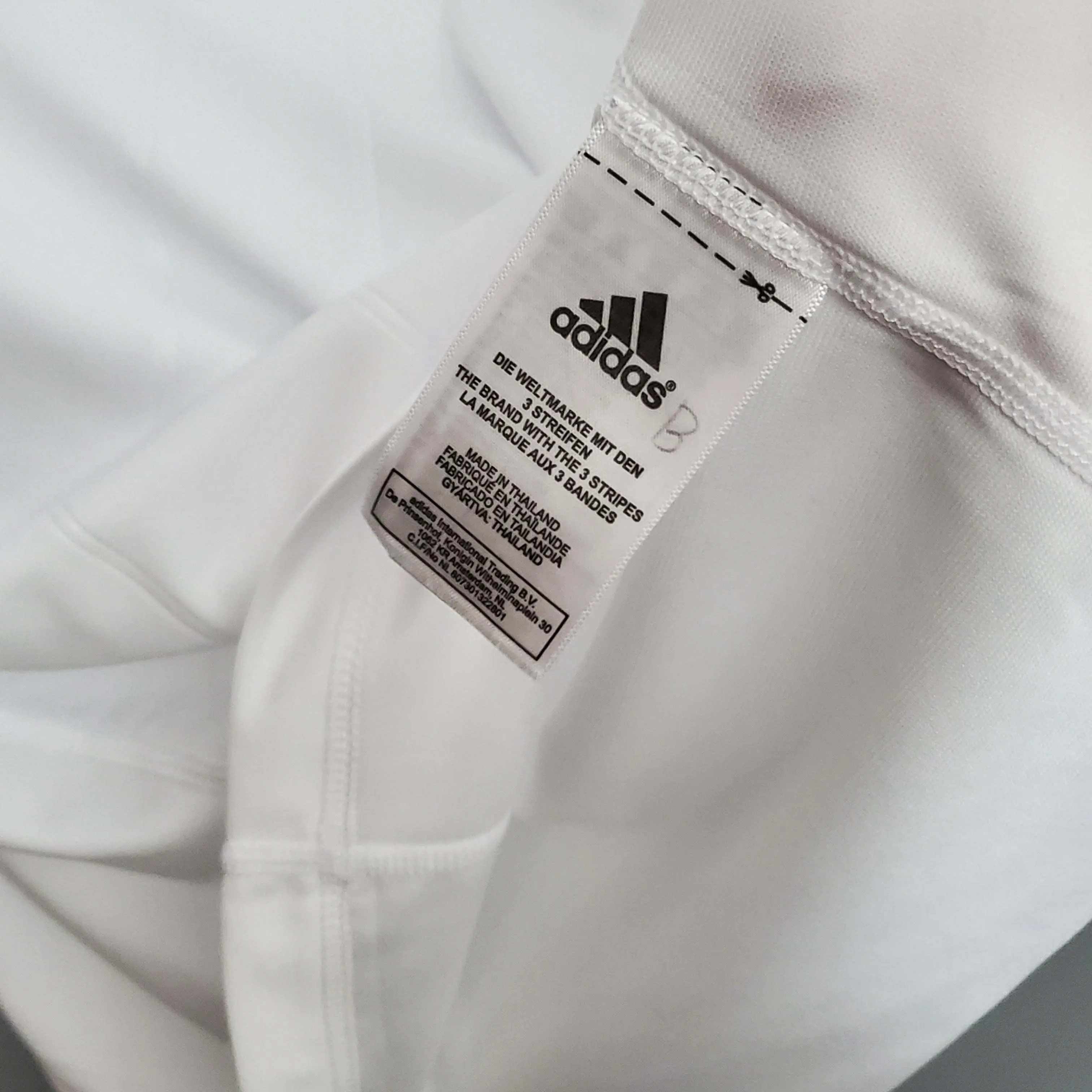 2010/2011 Rétro Real Madrid Domicile Maillot de football Qualité thaï 1:1 – Image 9