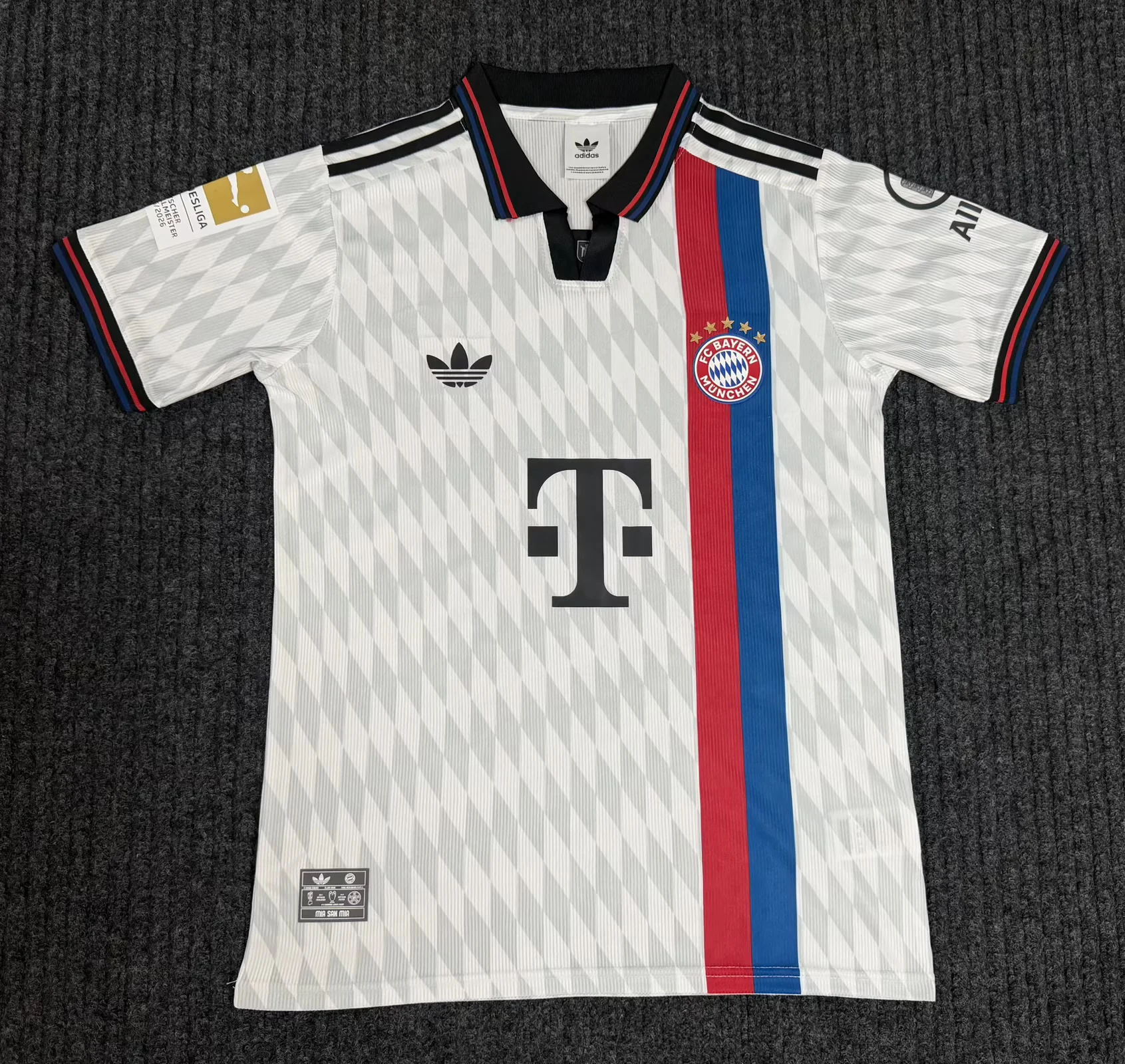2026/2027 Bayern Munich Edição especial 03 Camisa de futebol Qualidade tailandesa 1:1