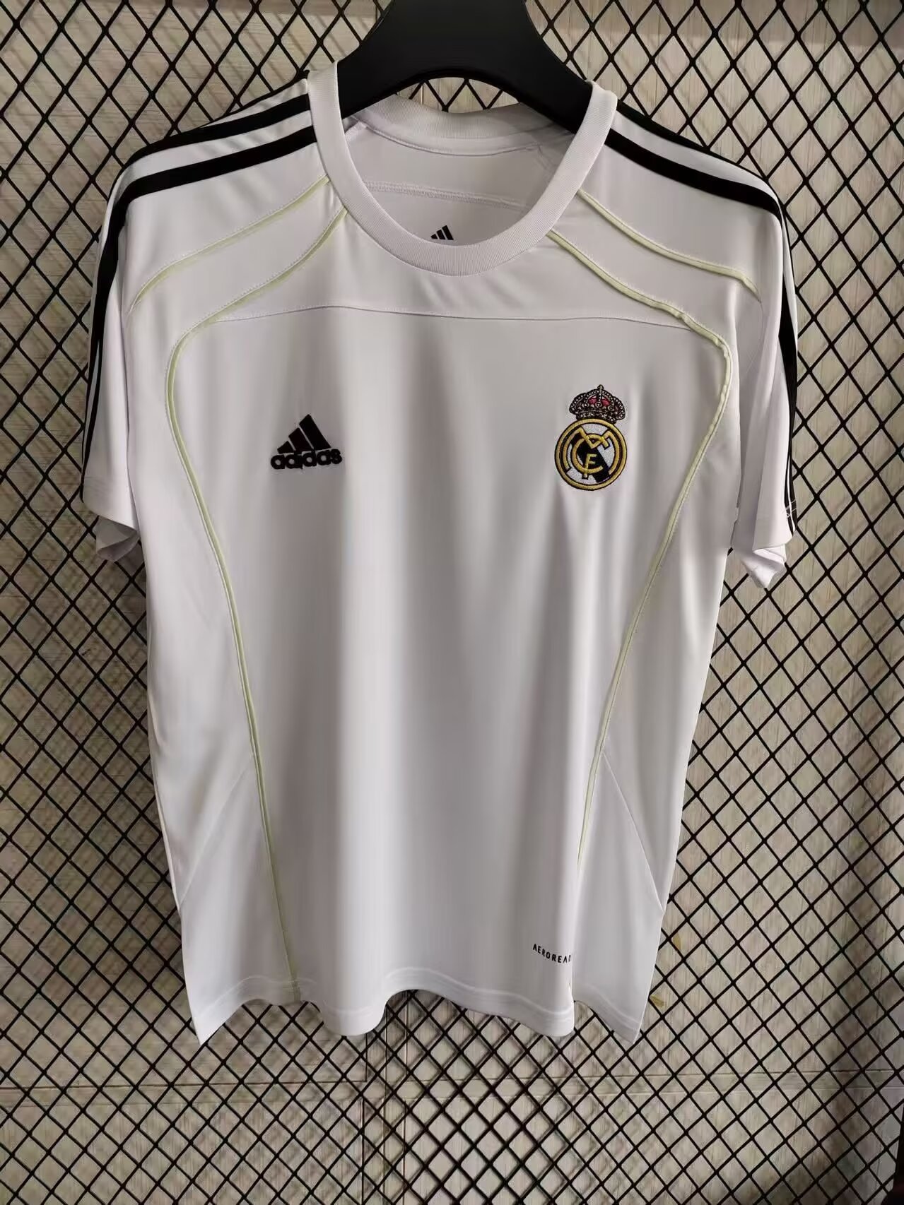 2025/2026 Real Madrid Crewneck T-Футболка Белый Футбольная футболка Тайское качество 1:1