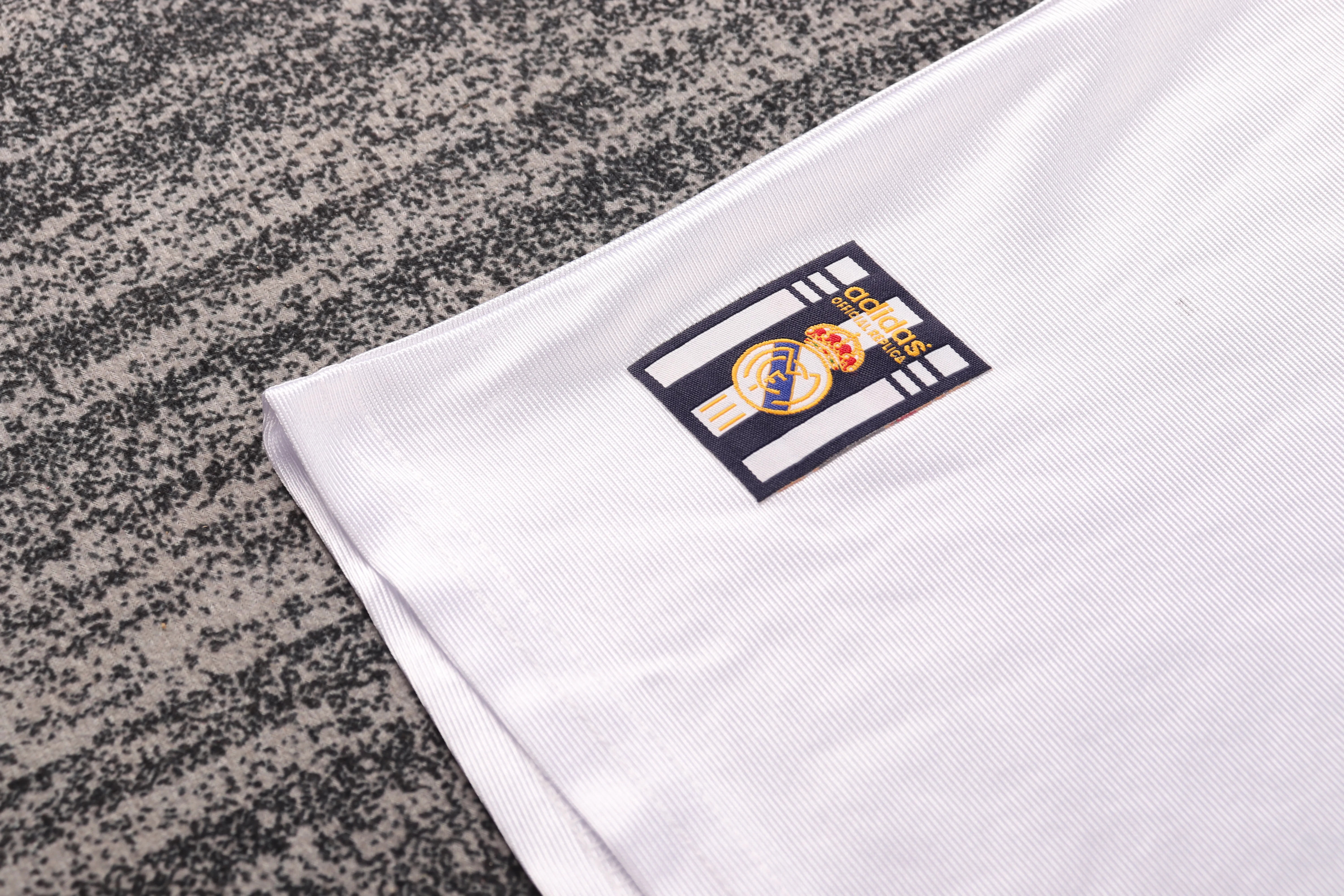 1998-2000 Retro Real Madrid Heim Fußballtrikot 1:1 Thai-Qualität Kindergröße – Bild 9