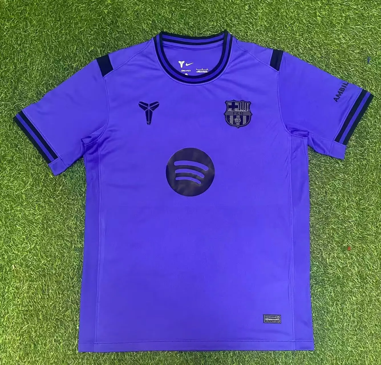 2025/2026 Barcelona Kollaboration Edition Lila Fußballtrikot 1:1 Thai-Qualität