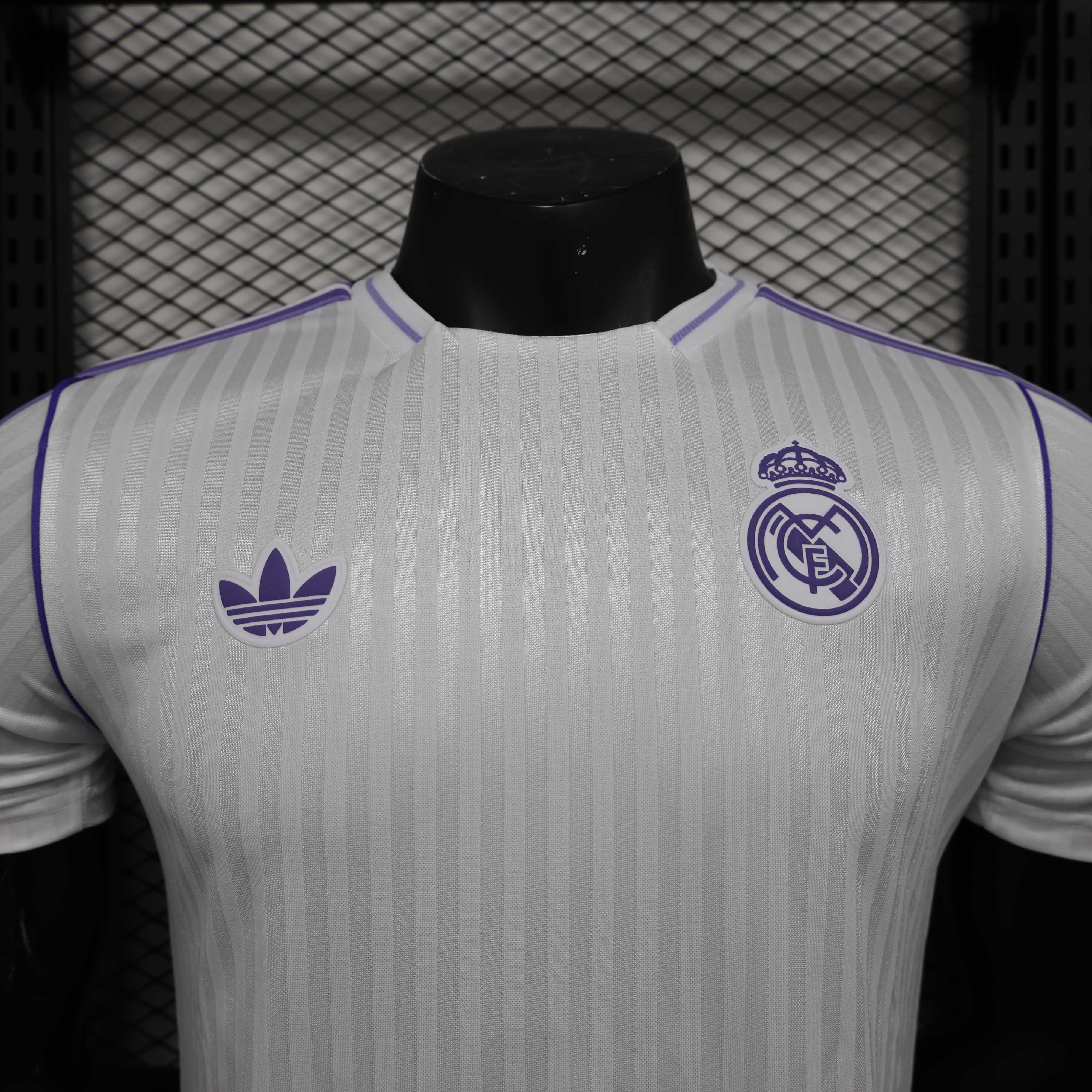 2025/2026 Игровая версия Real Madrid Тренировка Одежда Футбольная футболка Тайское качество 1:1 — изображение 3