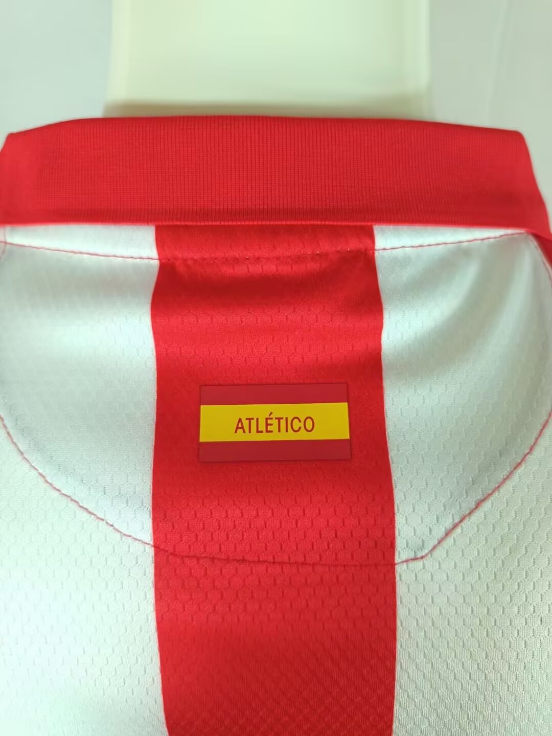 2013-2014 Retrô Atletico Madrid Casa Camisa de futebol Qualidade tailandesa 1:1 - Image 4