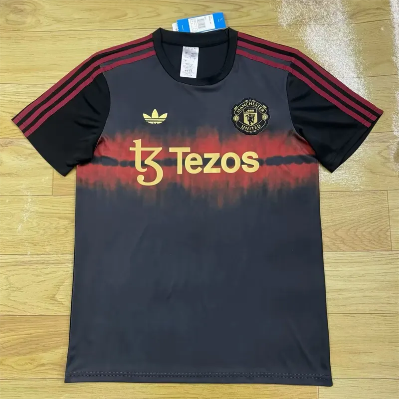 2025/2026 Manchester United Vortragsshirt Training Fußballtrikot 1:1 Thai-Qualität