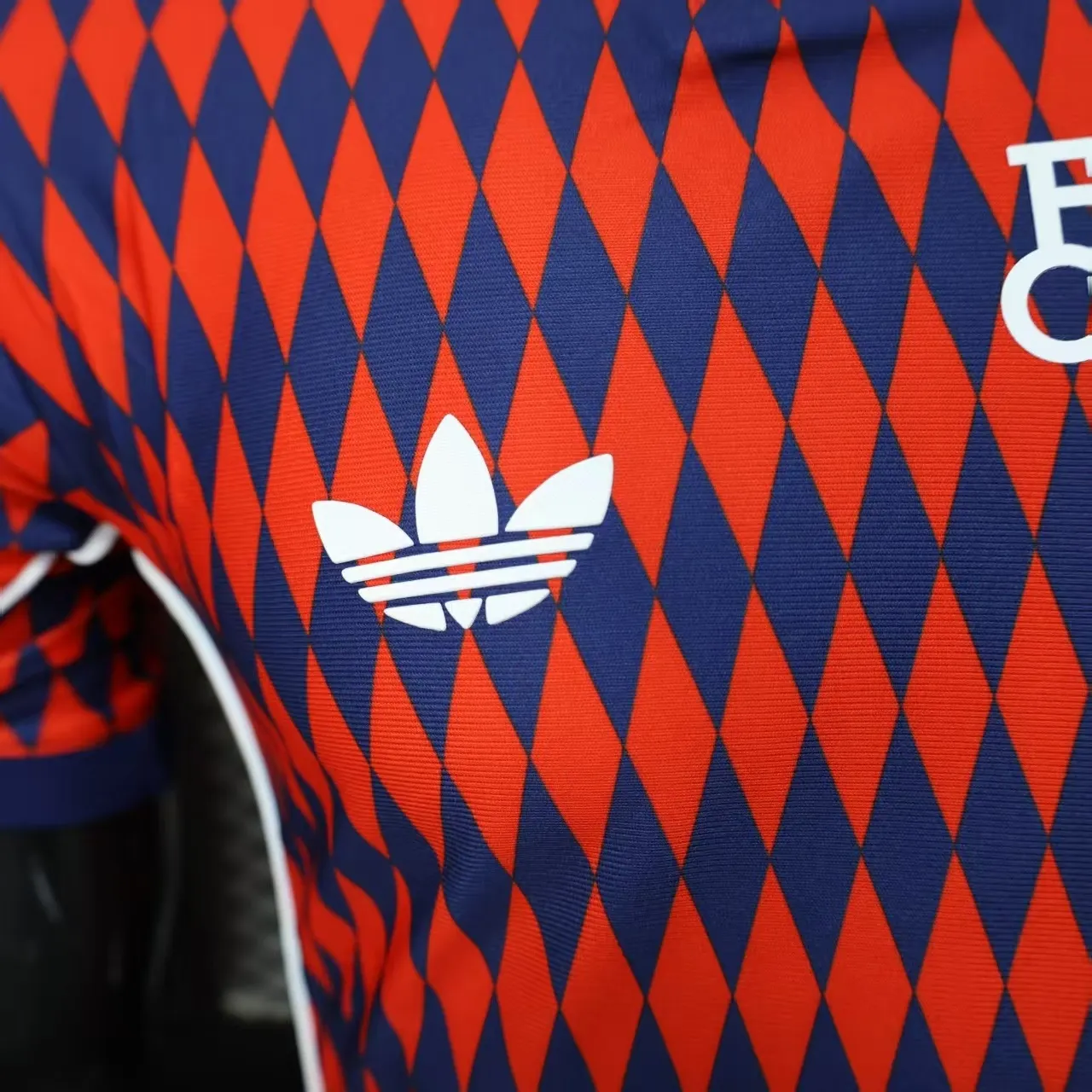 2025/2026 Versão jogador Bayern Munich Edição especial 02 Camisa de futebol Qualidade tailandesa 1:1 - Image 5