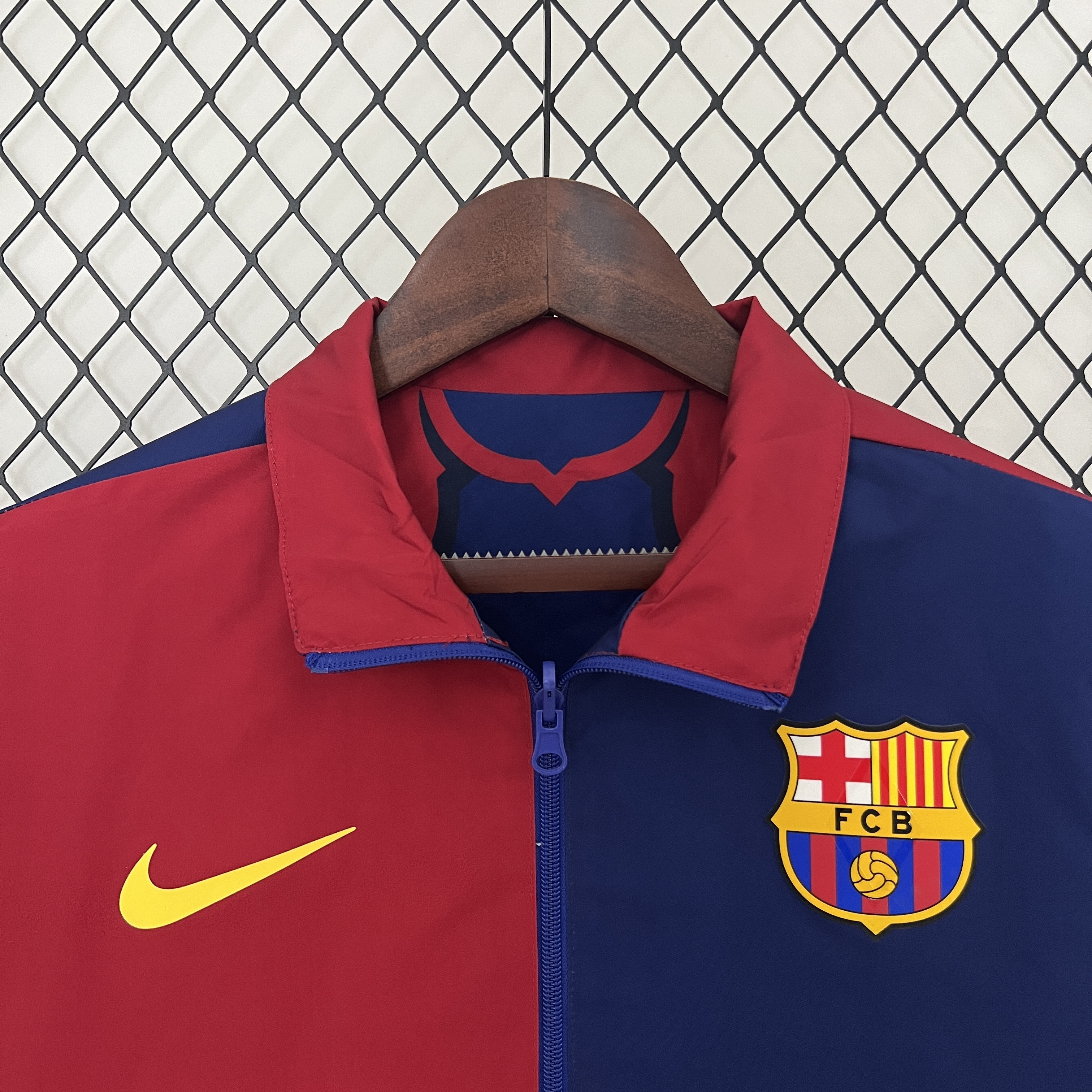 2025/2026 Barcelona Wendbar Windjacke Fußballtrikot 1:1 Thai-Qualität 06 – Bild 11