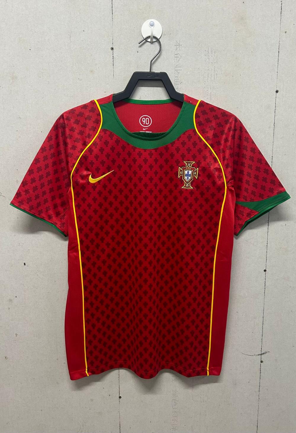 2004 Retrô Portugal Casa Camisa de futebol Qualidade tailandesa 1:1