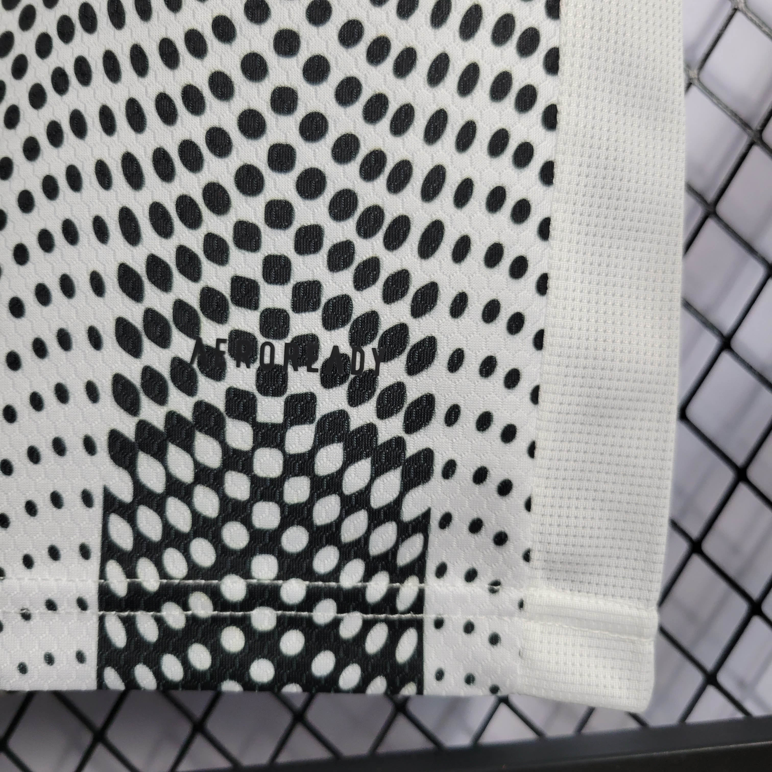 2019/2020 Retrô Juventus Edição Preto e Branco Stripes Camisa de futebol Qualidade tailandesa 1:1 - Image 11