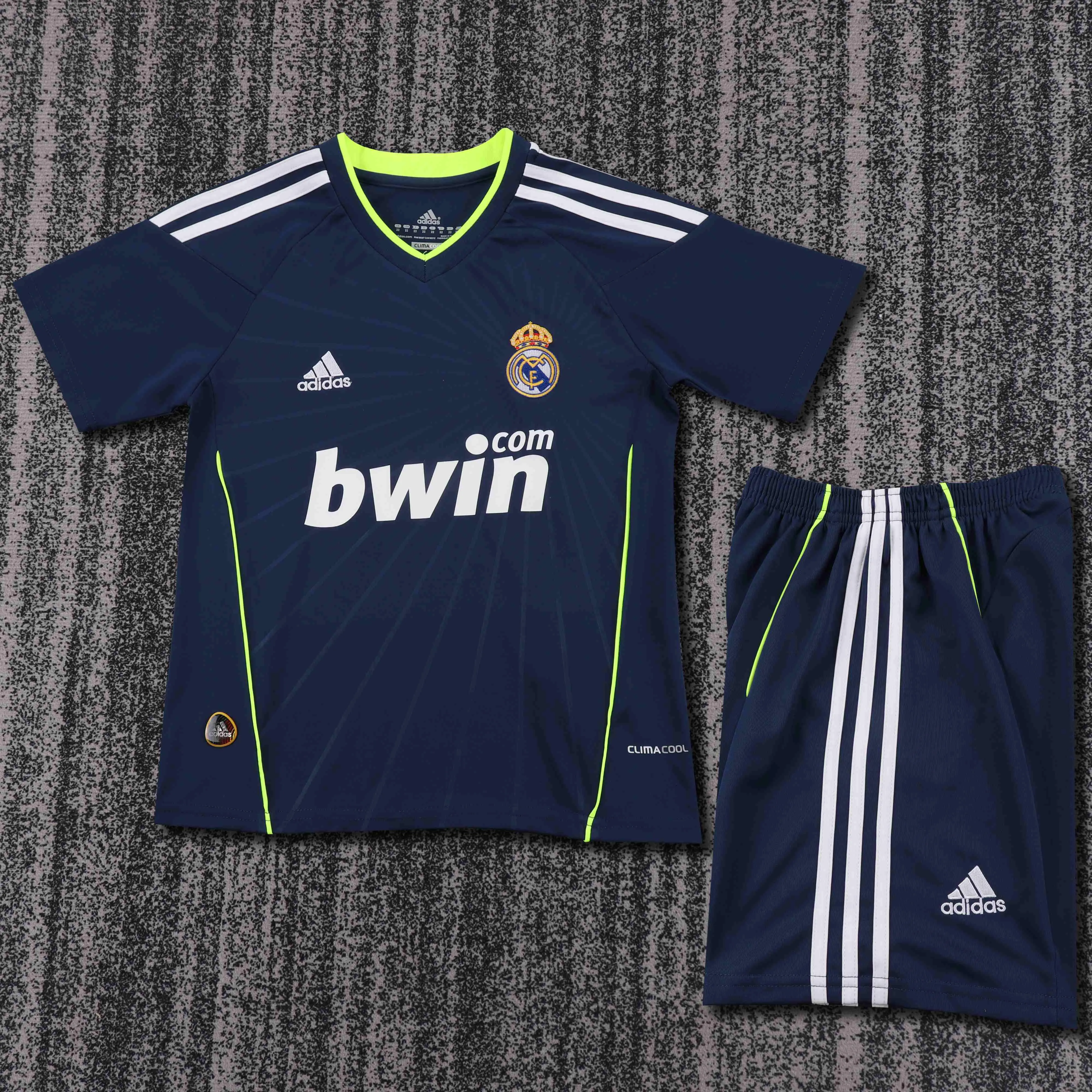 2010-2011 Retro Real Madrid Visitante Camiseta de fútbol Calidad tailandesa 1:1 Talla infantil