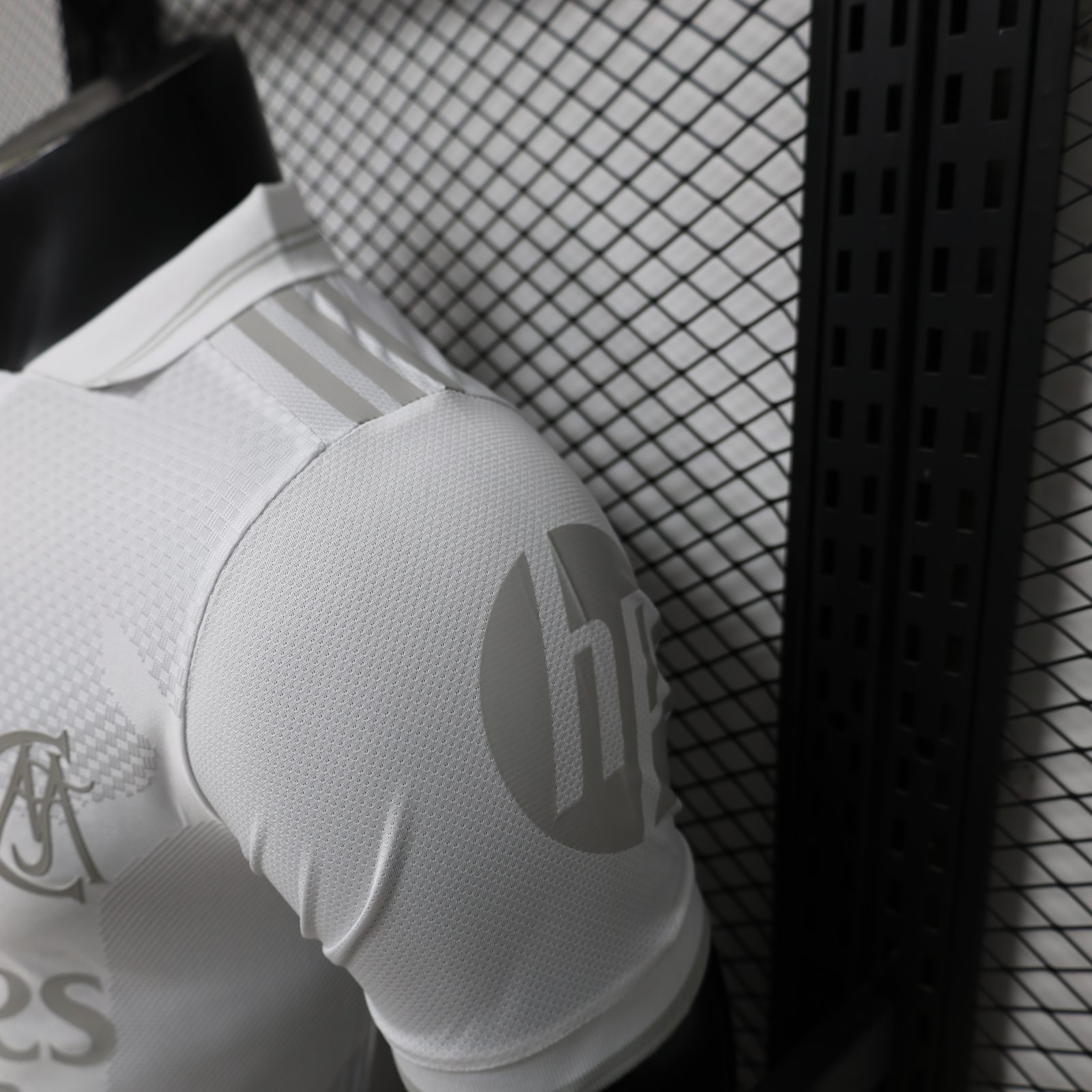 2026/2027 Spielerversion Real Madrid 125th Jubiläumsedition Weiß Fußballtrikot 1:1 Thai-Qualität – Bild 5