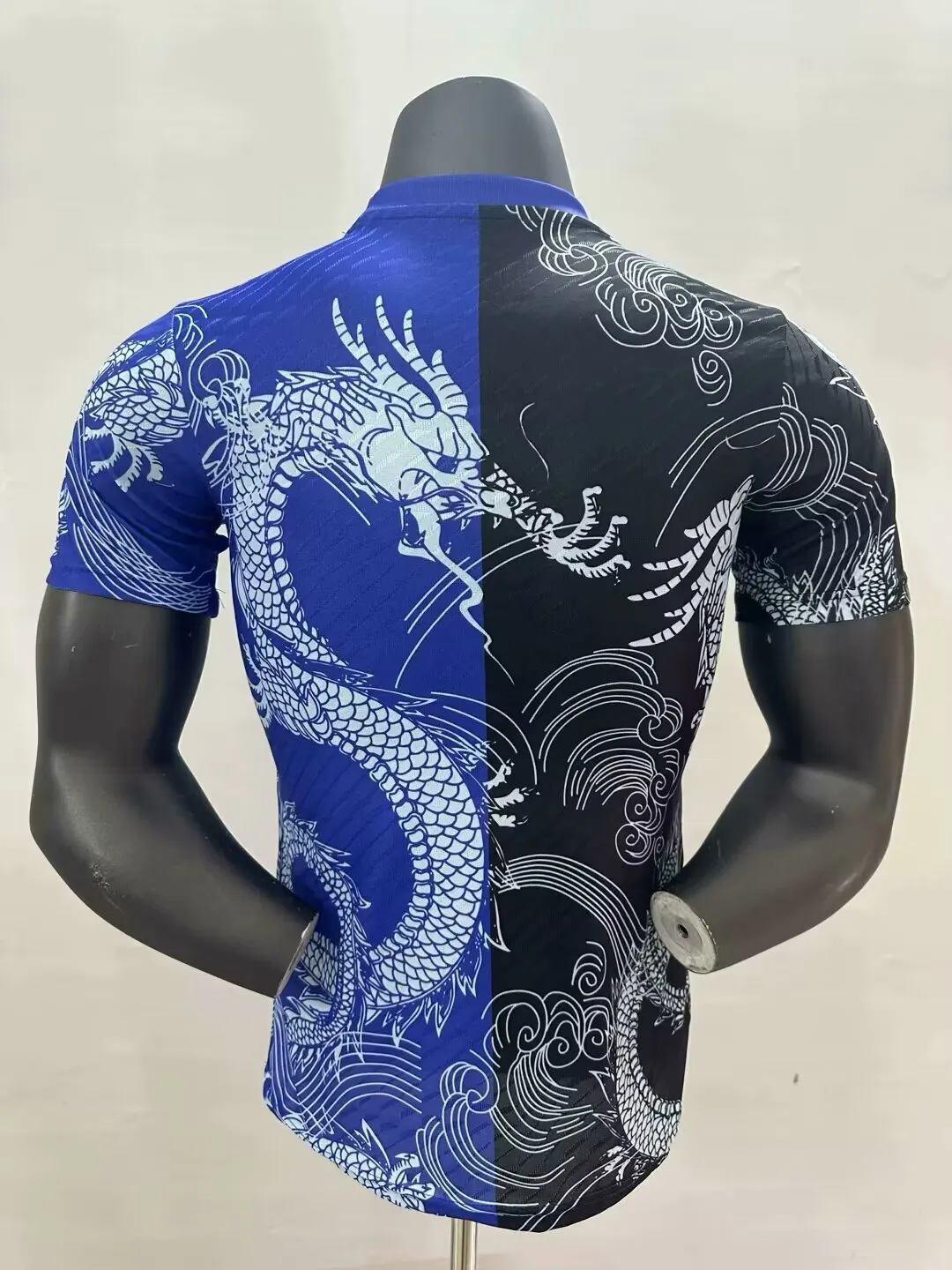 2025/2026 Player Version Real Madrid Dragon pattern Blue And Black Football Jersey 1:1 Thai quality - Image 3