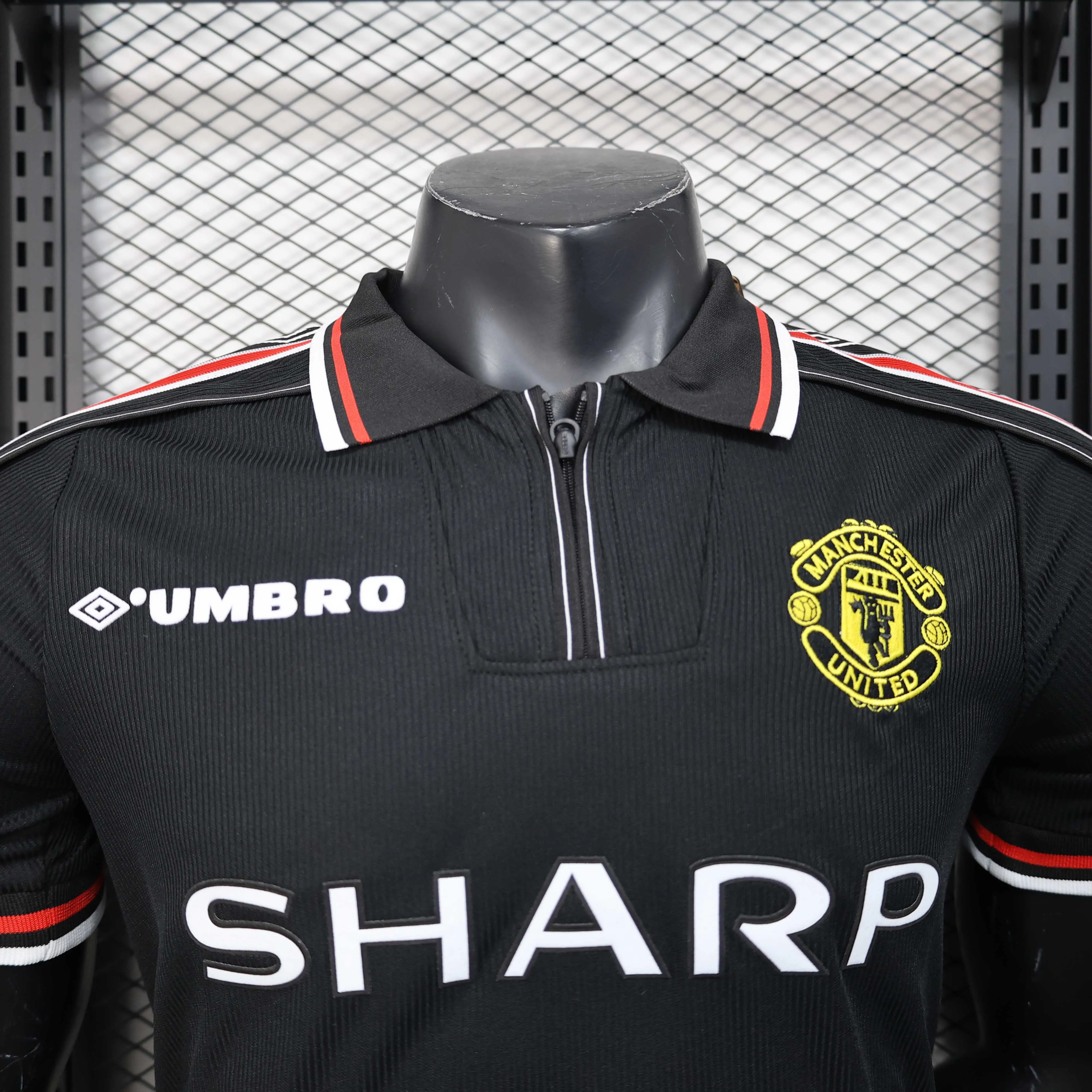 2025/2026 Игровая версия Manchester United Специальное издание Чёрный Футбольная футболка Тайское качество 1:1 — изображение 3