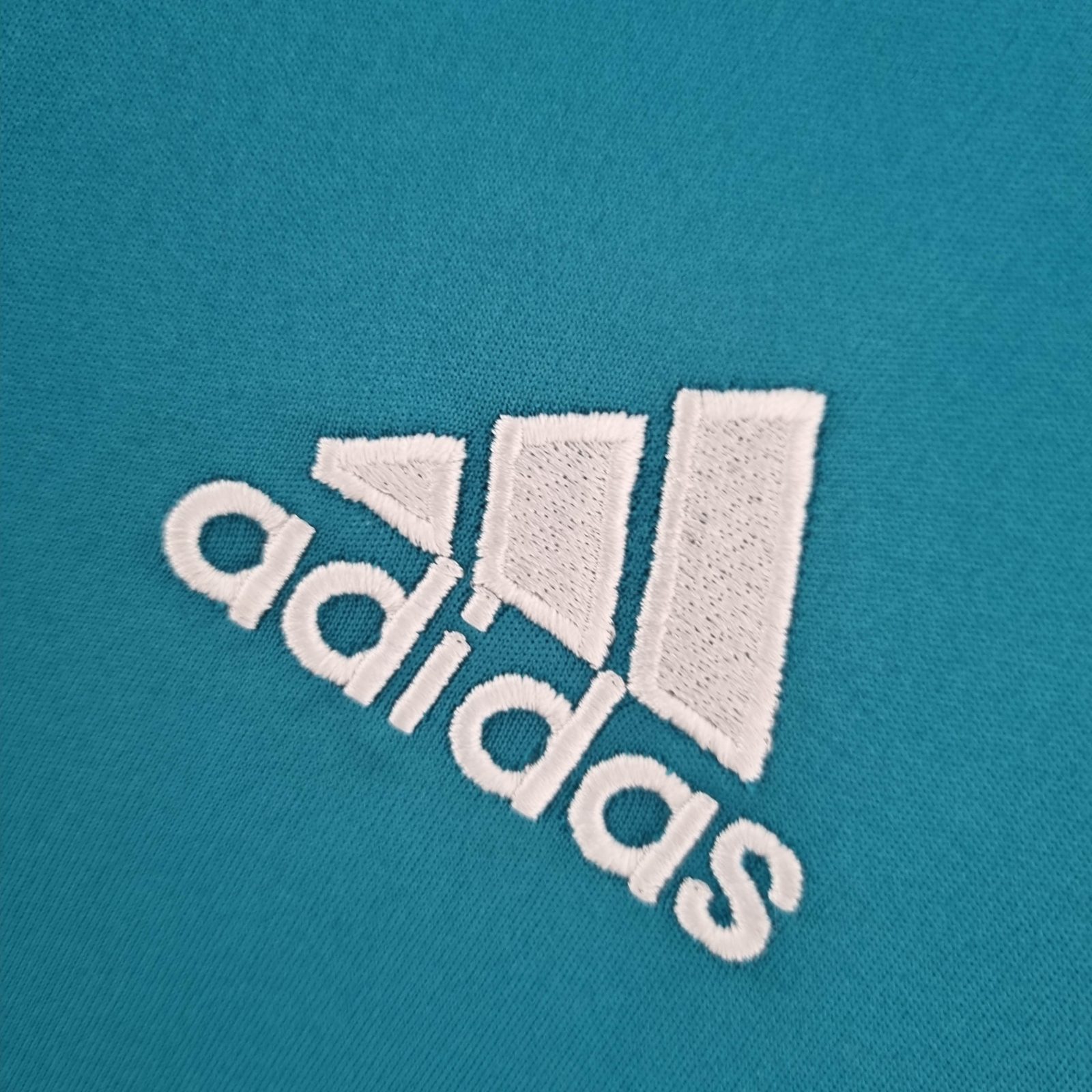 2017/2018 Retro Real Madrid Third Away - Image 5