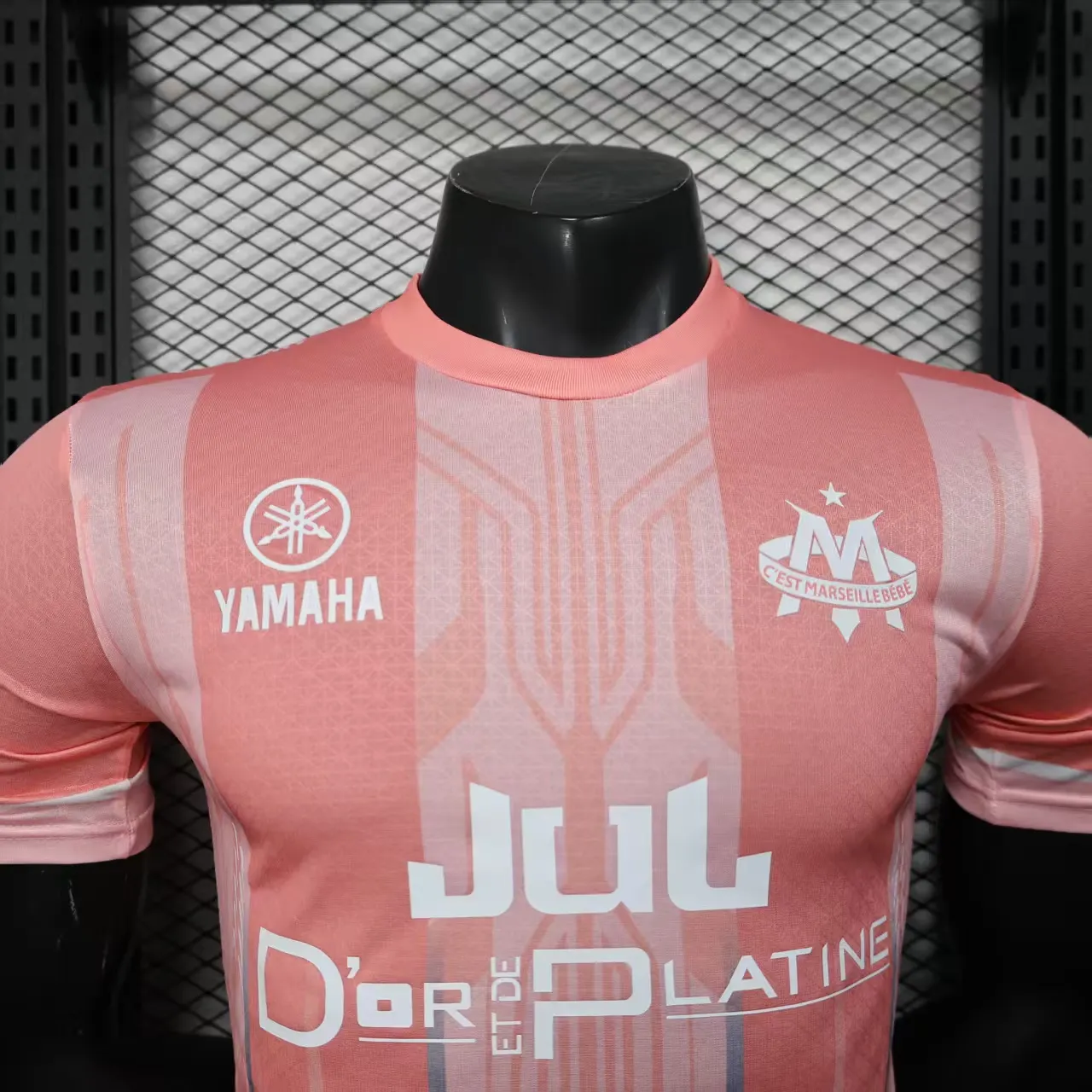 2025/2026 Oyuncu versiyonu Olympique de Marseille Özel sürüm Pembe Futbol forması 1:1 Tayland kalitesi - Görsel 3