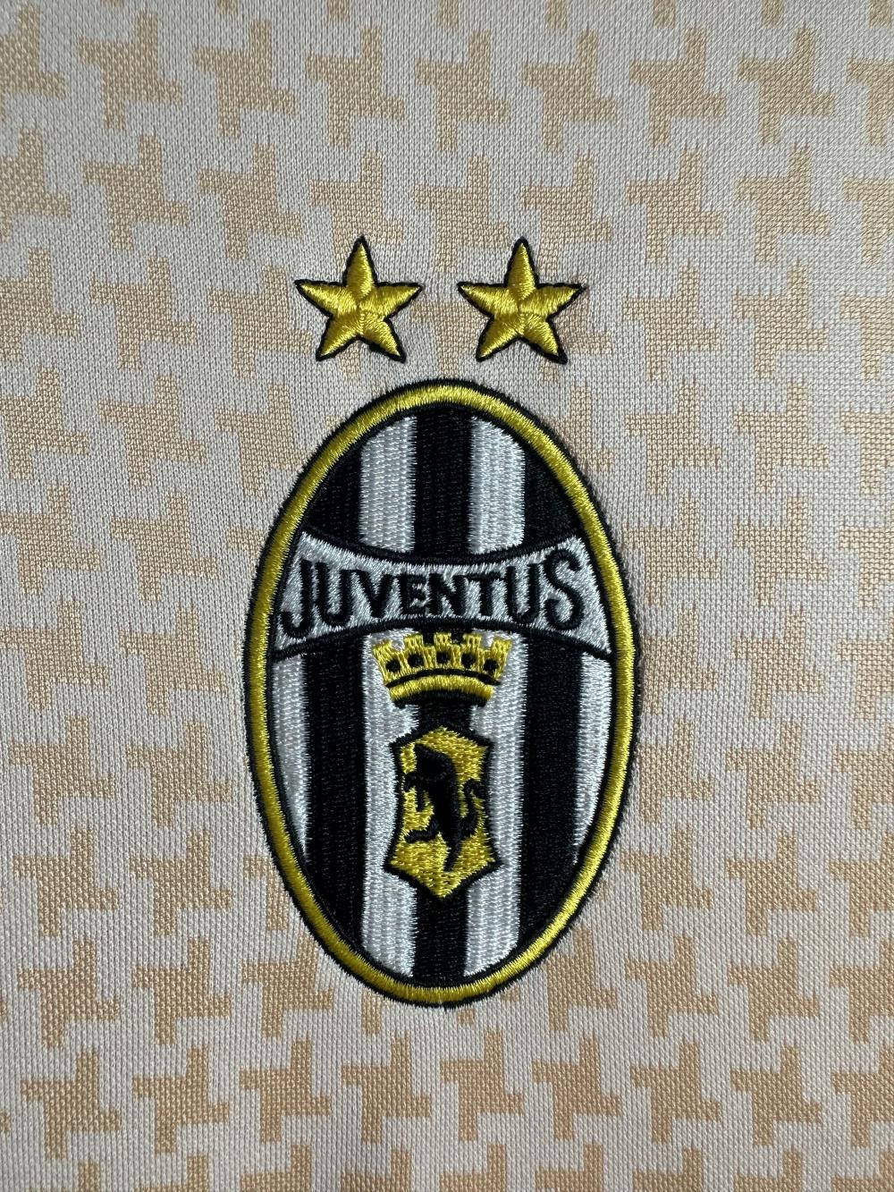 2003-2004 Retro Juventus Away Soccer Jersey 1:1 Thai Quality - Image 4