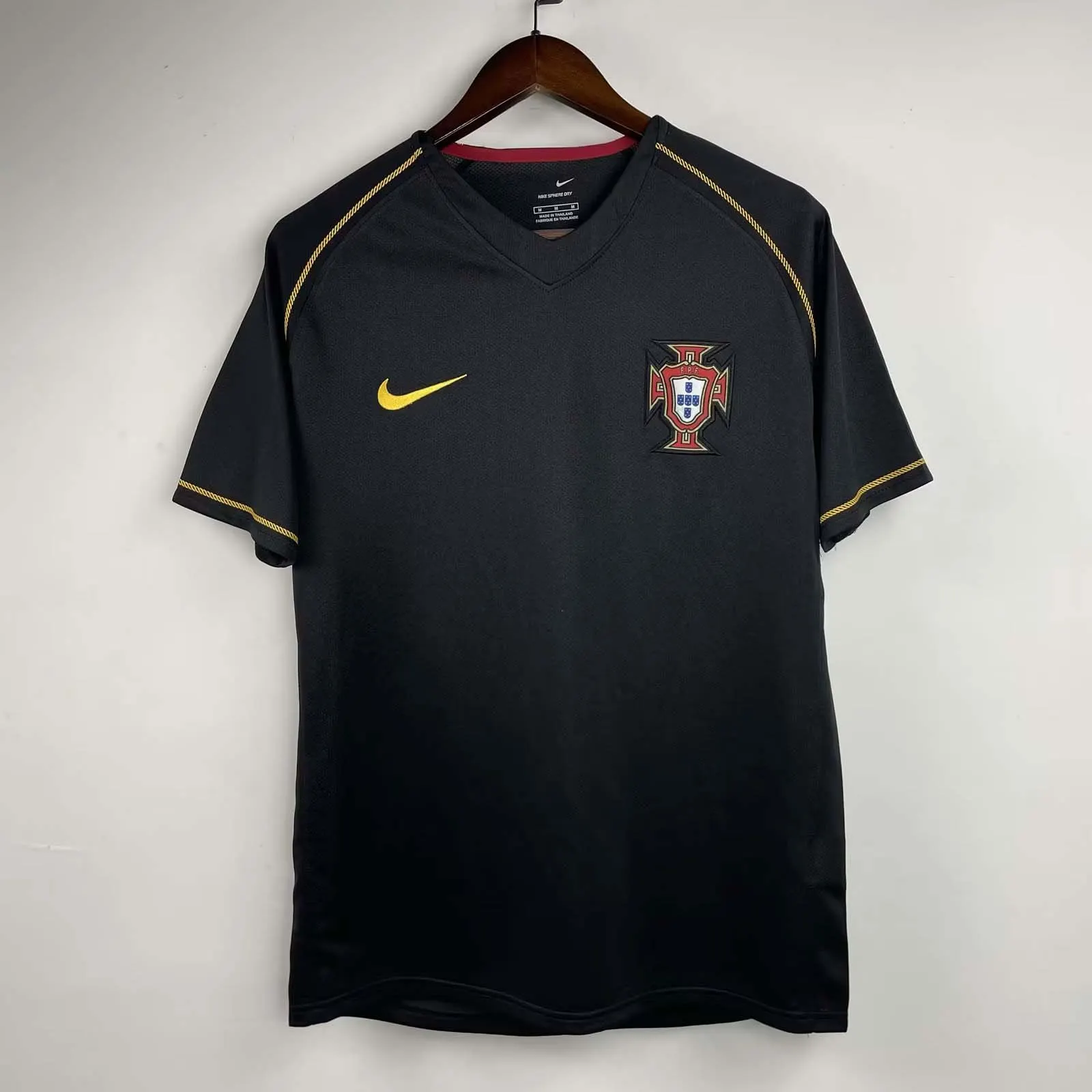 2006 Retrô Portugal Fora Camisa de futebol Qualidade tailandesa 1:1