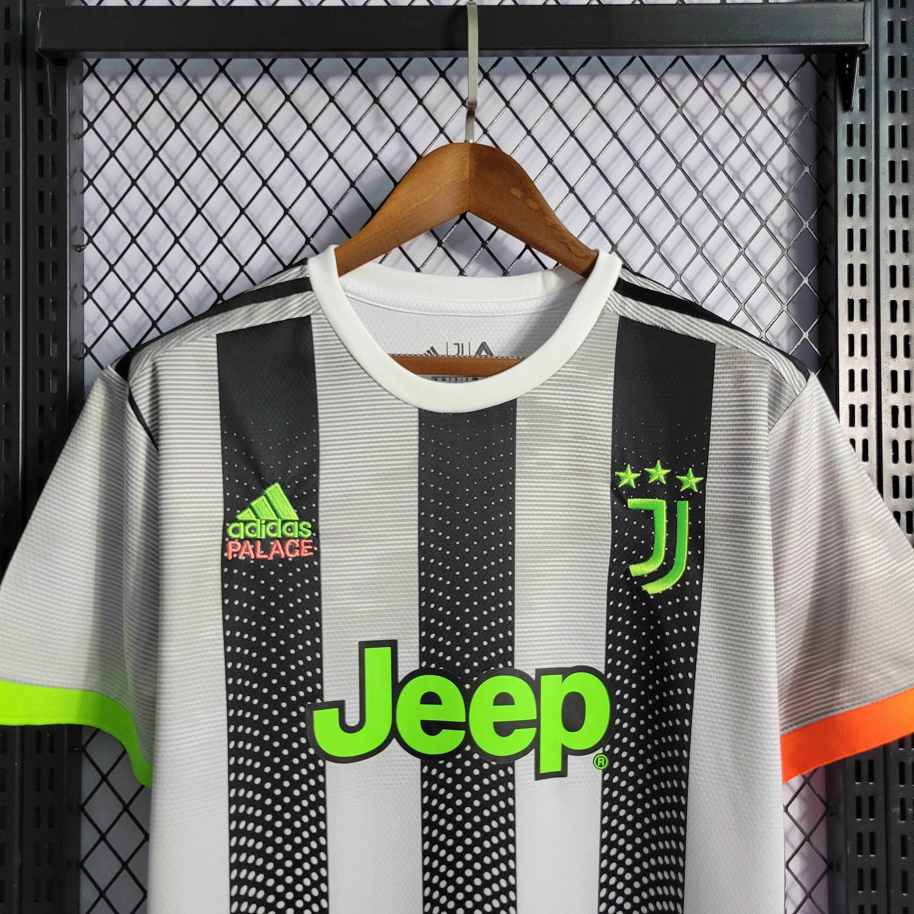 2019/2020 Retrô Juventus Edição Preto e Branco Stripes Camisa de futebol Qualidade tailandesa 1:1 - Image 3
