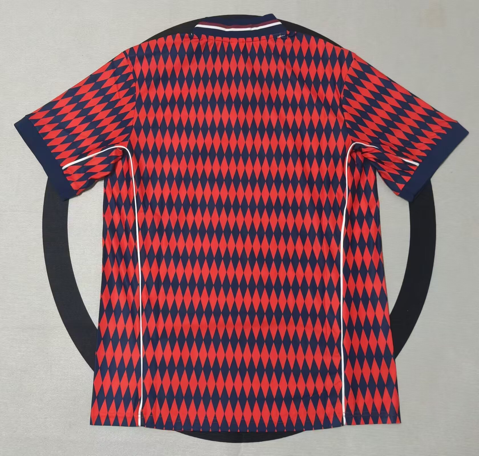 2025/2026 Bayern Munich Edição especial 05 Camisa de futebol Qualidade tailandesa 1:1 - Image 2