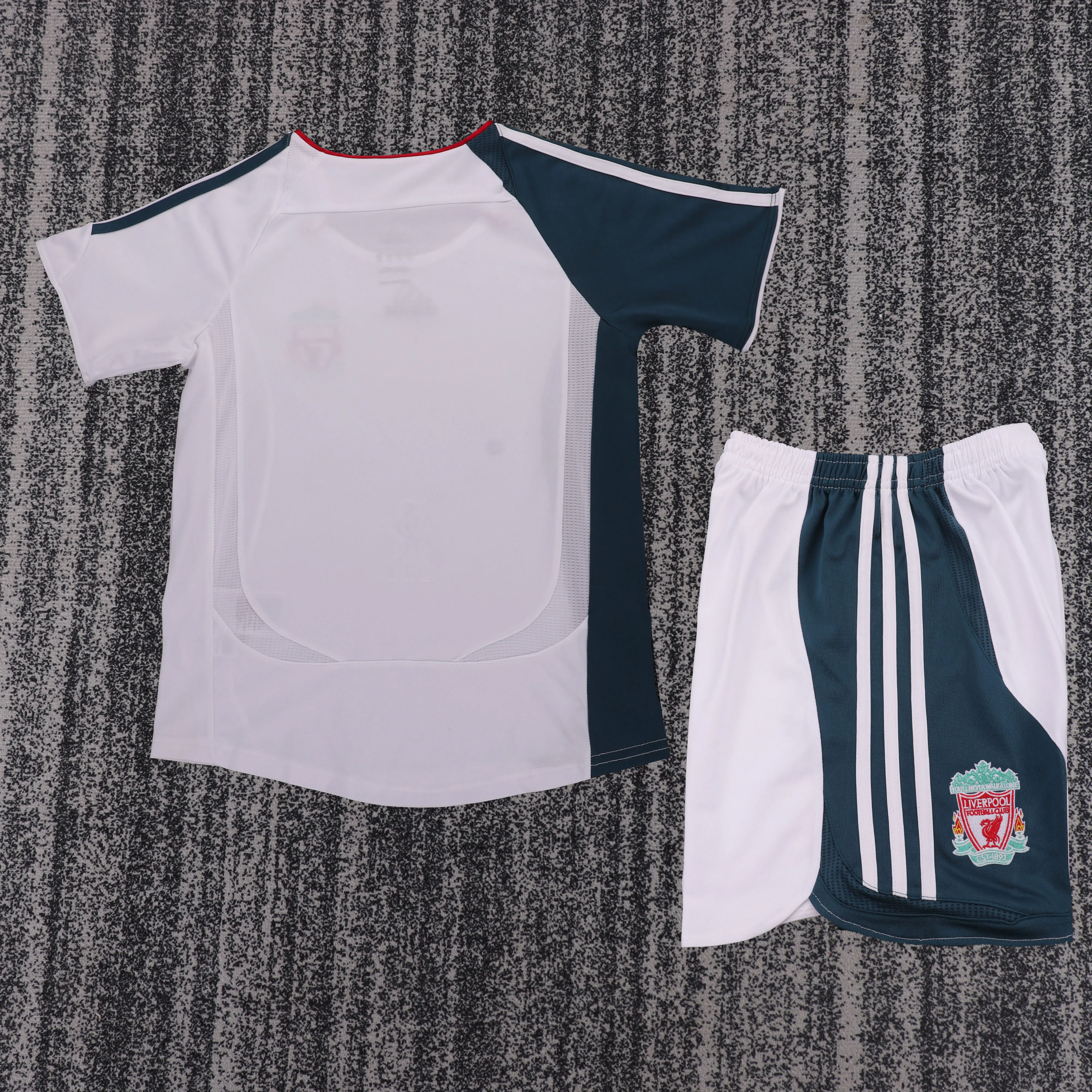 2006/2008 Retro Liverpool Away Football Jersey 1:1 Thai Quality Kids Size - Image 2