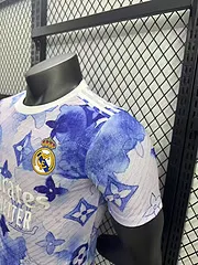 2025/2026 Игровая версия Real Madrid Lv Коллаборация Издание Футбольная футболка Тайское качество 1:1 — изображение 7